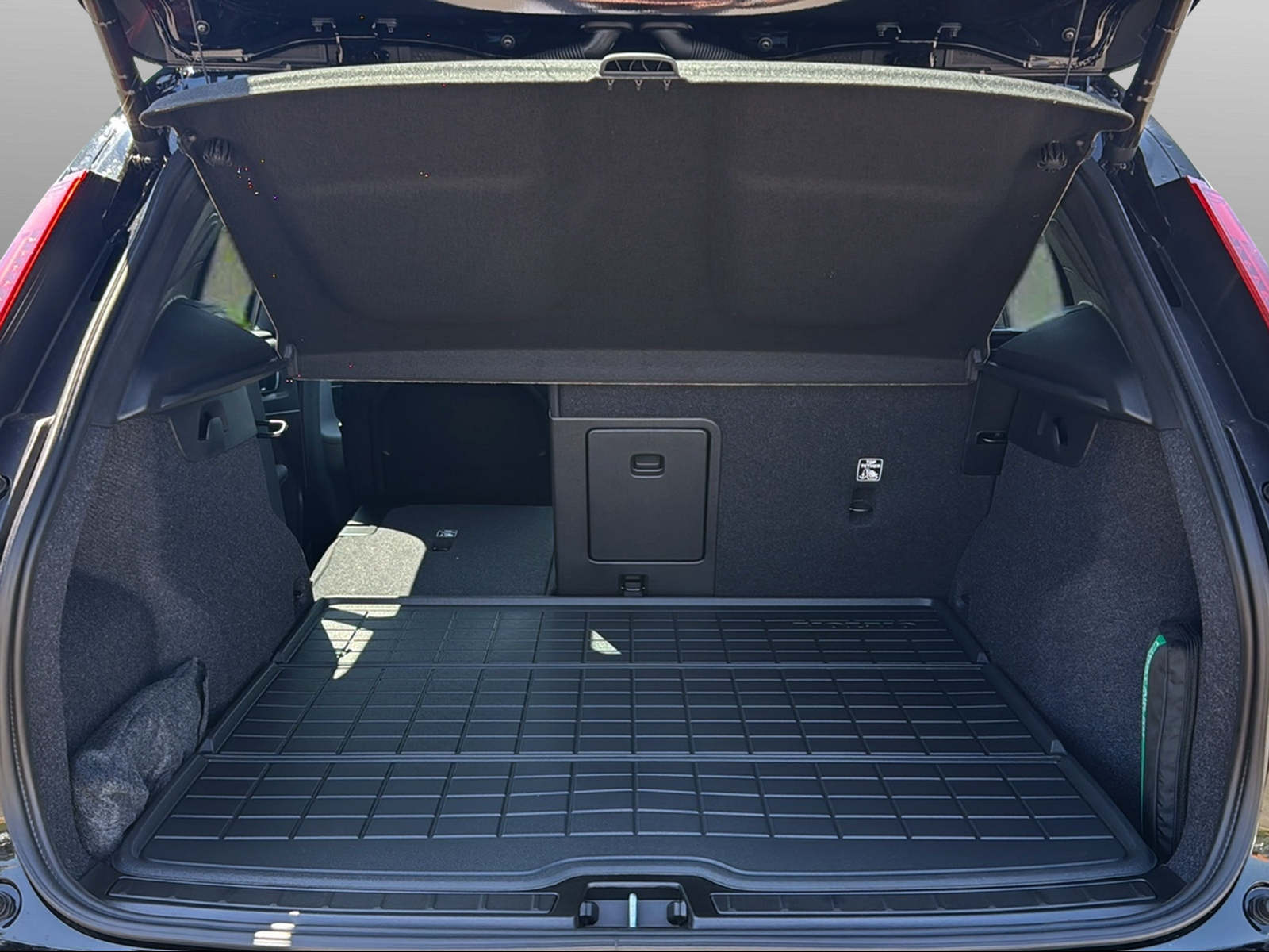VOLVO EX40 Twin Black Edition AWD-image-15