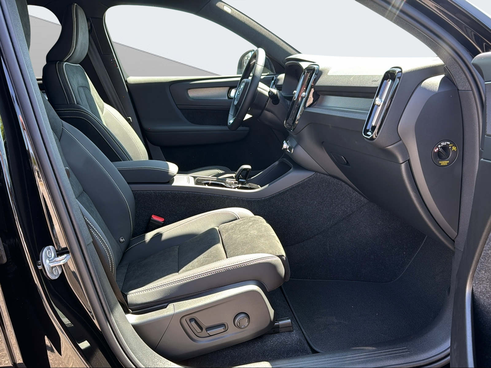 VOLVO EX40 Twin Black Edition AWD-image-14