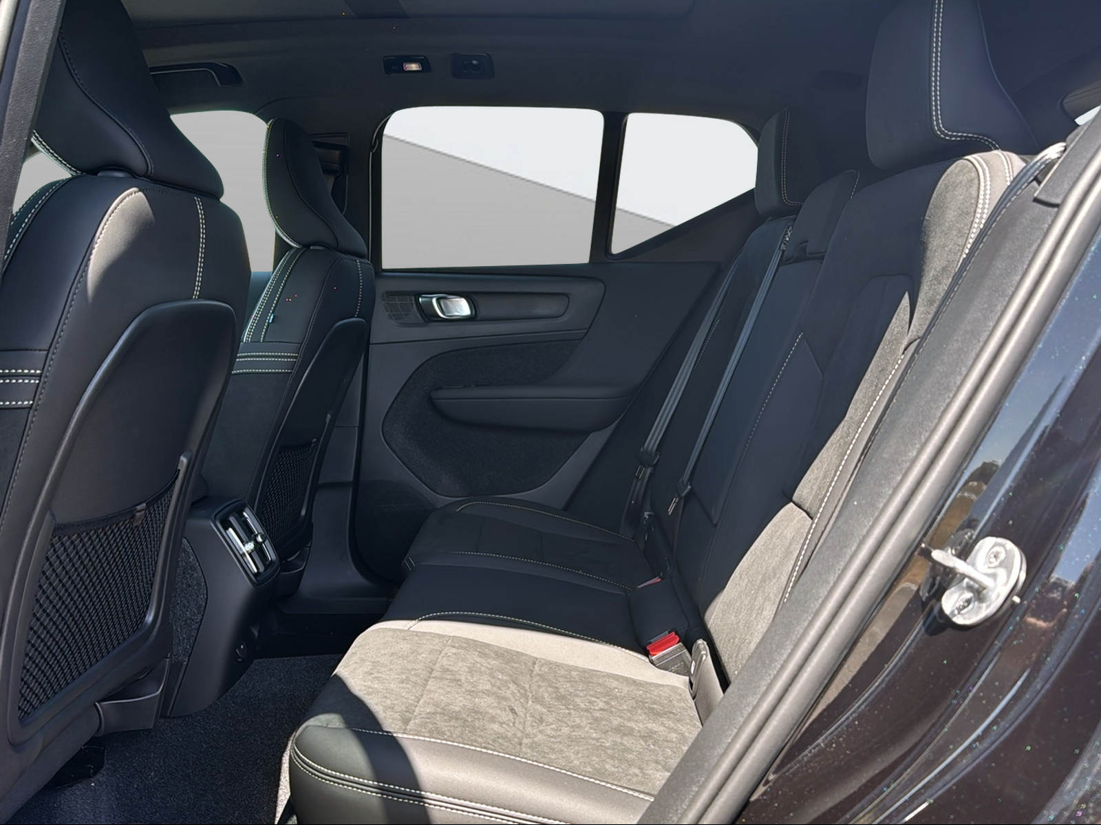 VOLVO EX40 Twin Black Edition AWD-image-13