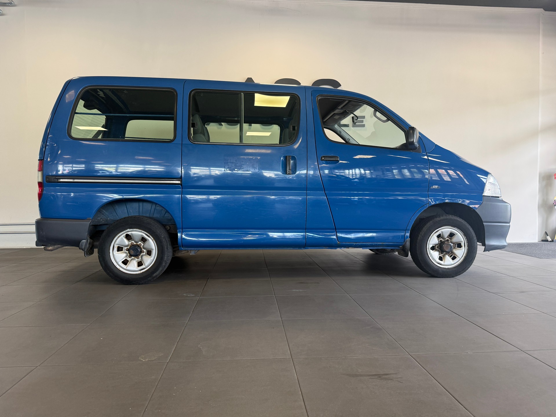TOYOTA Hiace D-4D Kombi/Werk 4WD-image-3