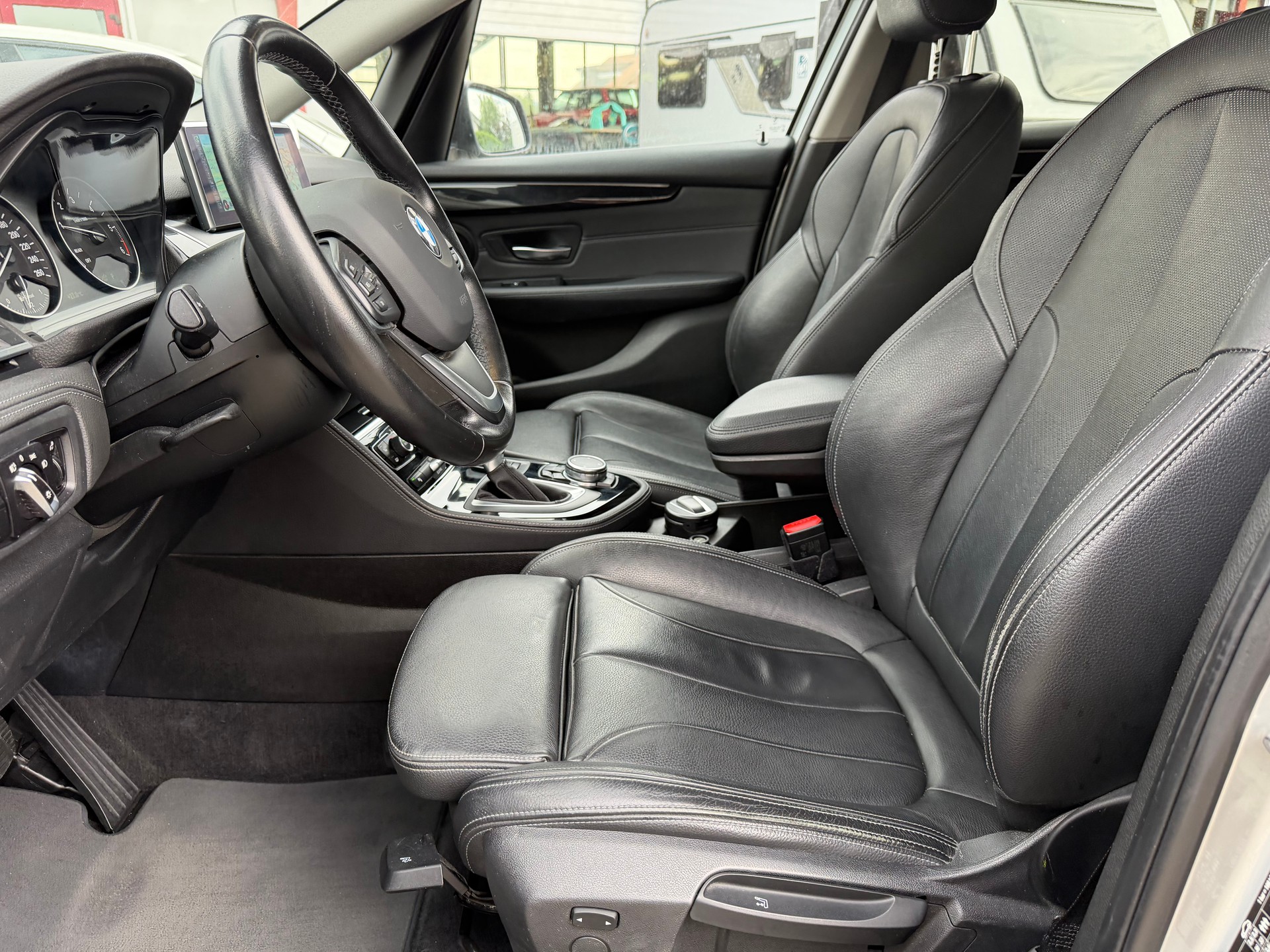 BMW 218d Active Tourer Sport Line Steptronic-image-16