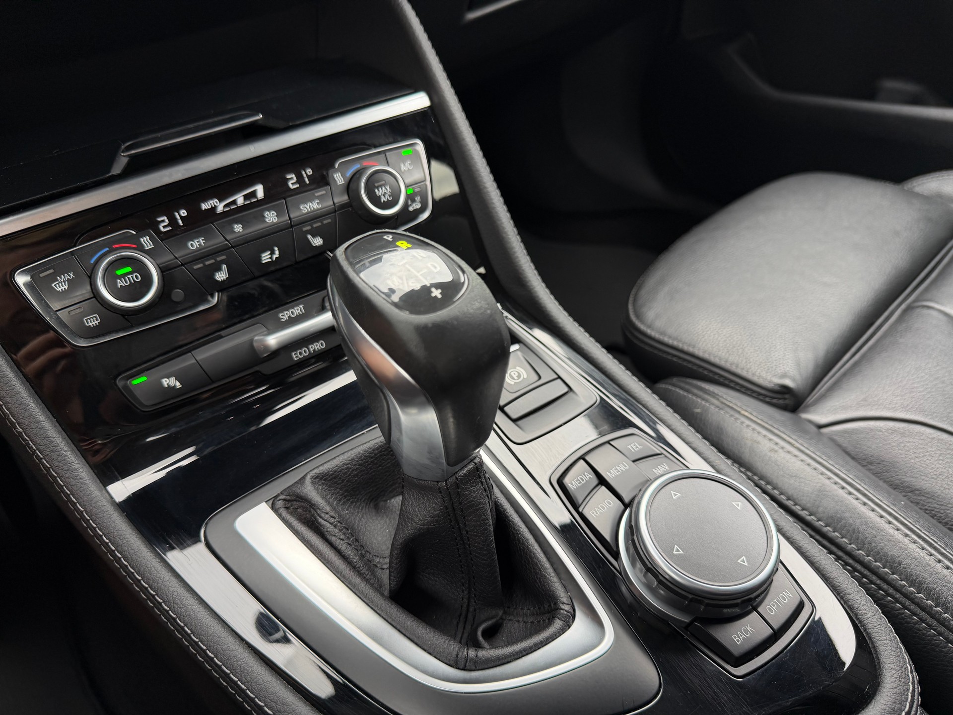 BMW 218d Active Tourer Sport Line Steptronic-image-25