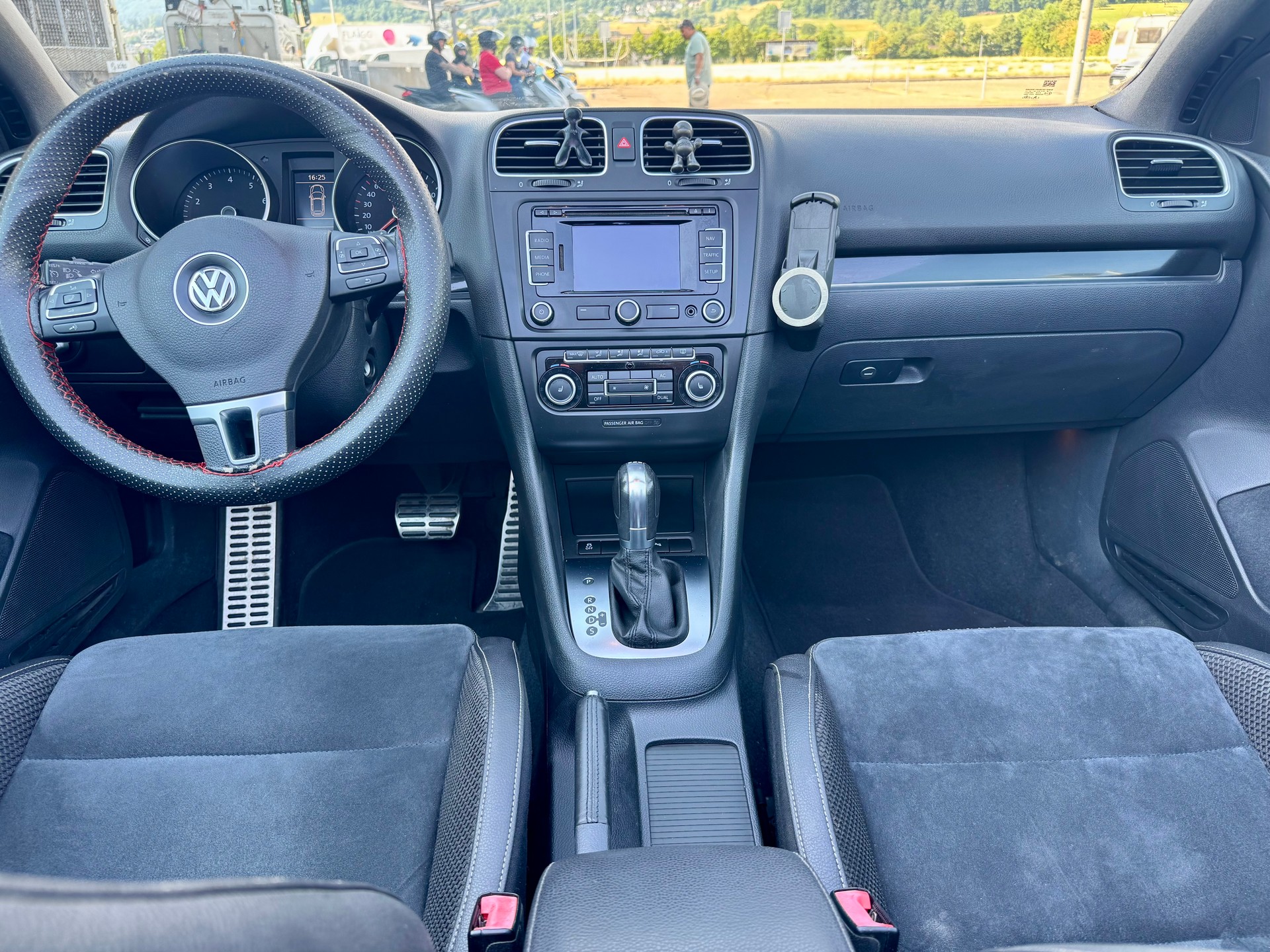 VW Golf Cabrio 1.4 TSI DSG-image-12