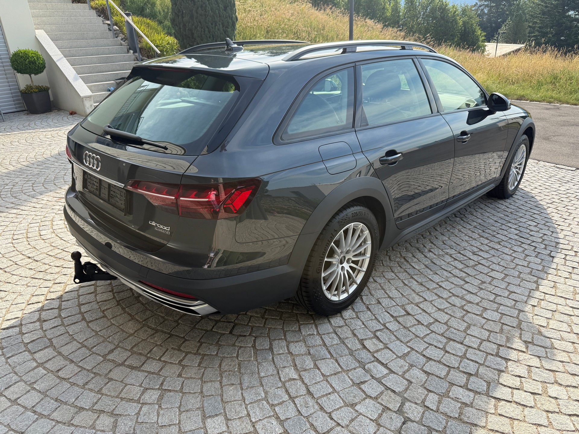 AUDI 2.0 40 TDI Attraction quattro S-Tronic-image-3