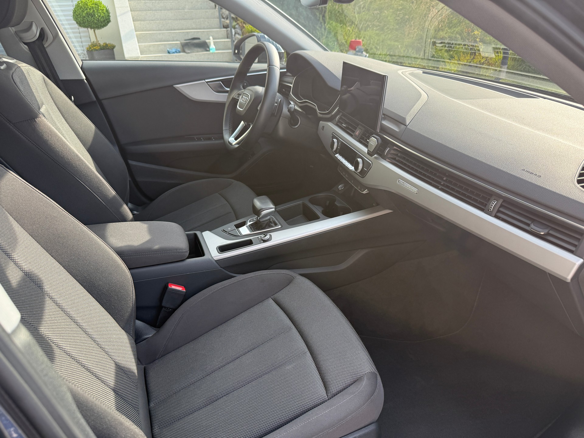 AUDI 2.0 40 TDI Attraction quattro S-Tronic-image-8