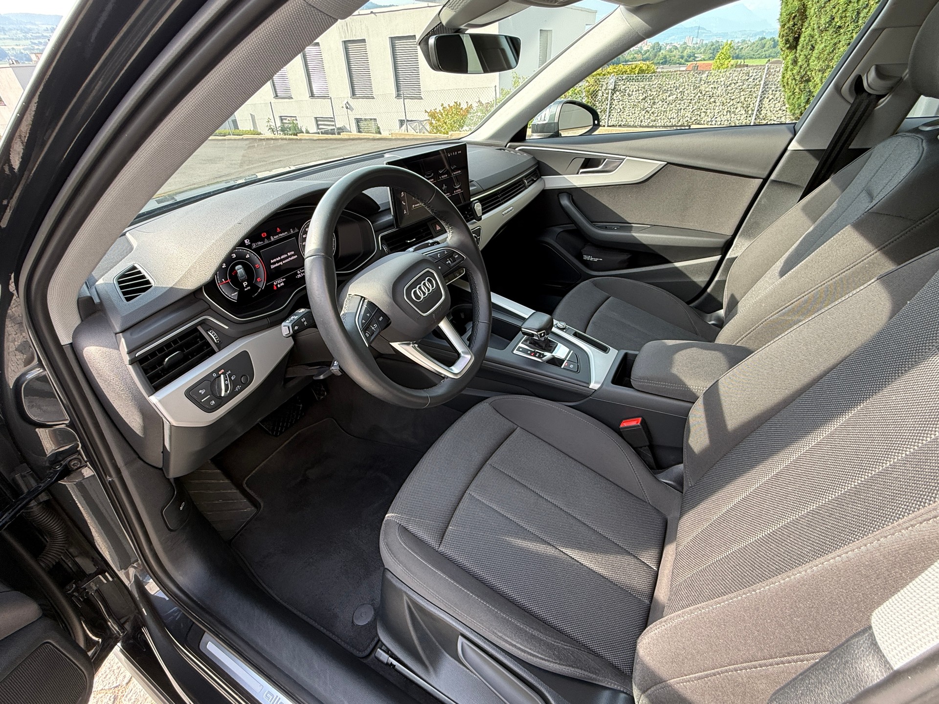 AUDI 2.0 40 TDI Attraction quattro S-Tronic-image-6