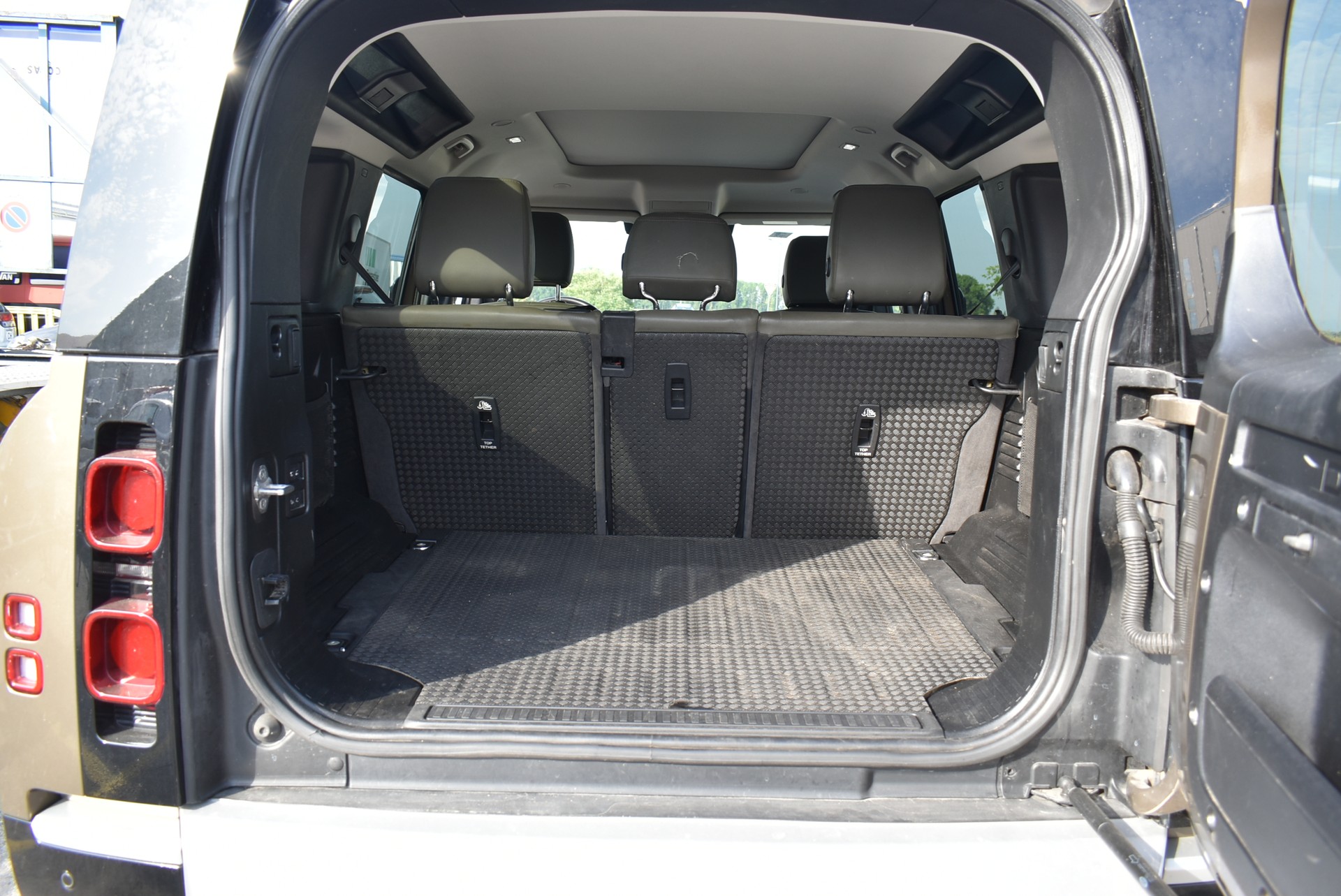 LAND ROVER Defender 110 P400 I6 S 3.0 AT8-image-9