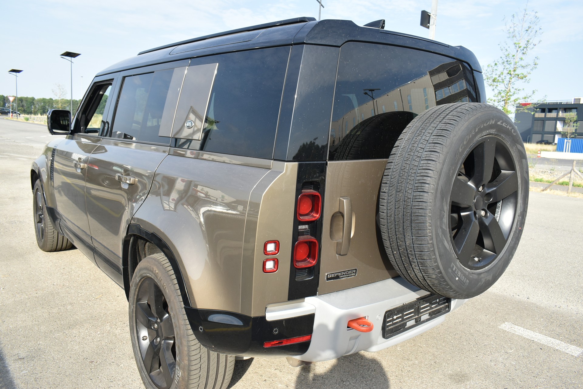 LAND ROVER Defender 110 P400 I6 S 3.0 AT8-image-8