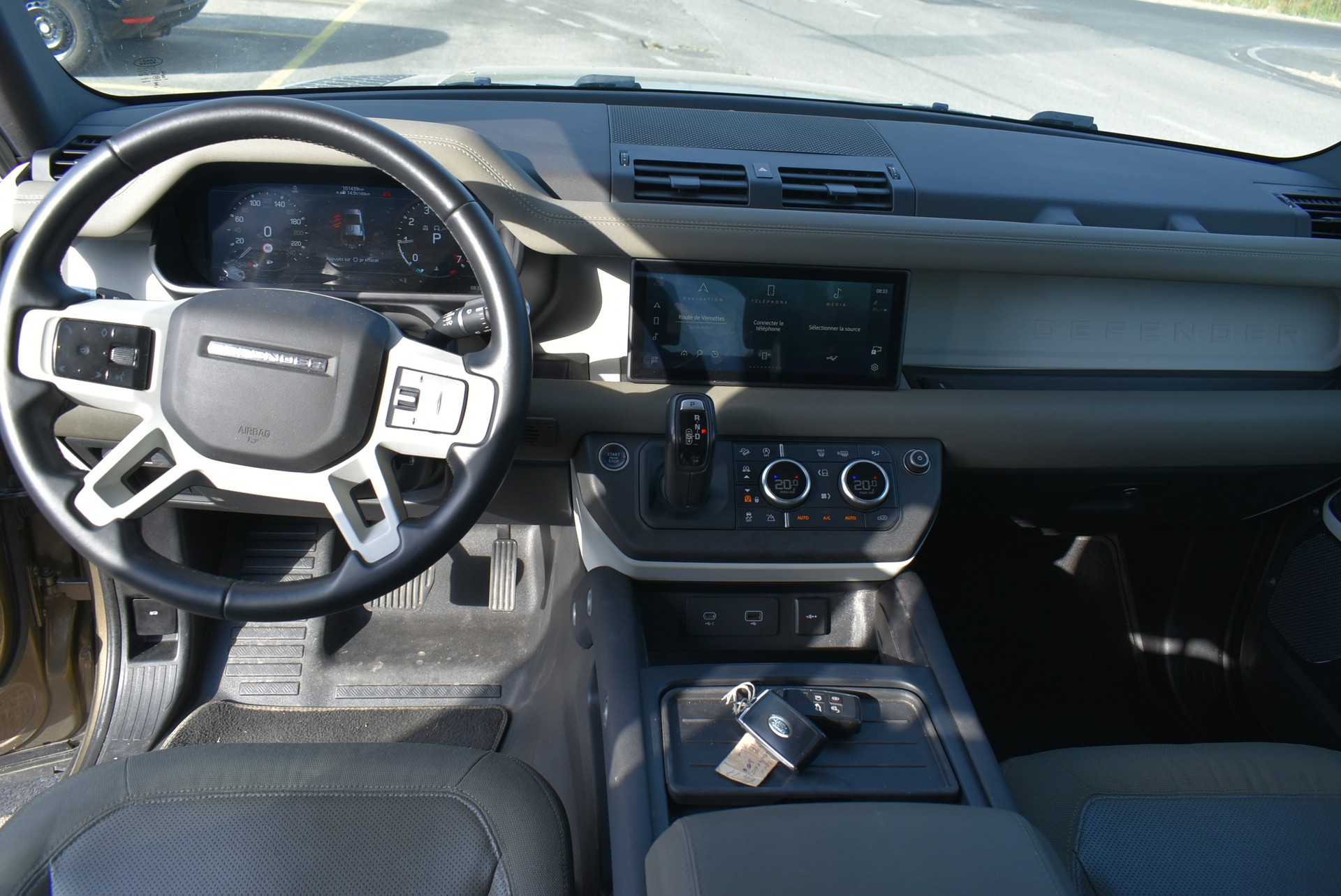 LAND ROVER Defender 110 P400 I6 S 3.0 AT8-image-3