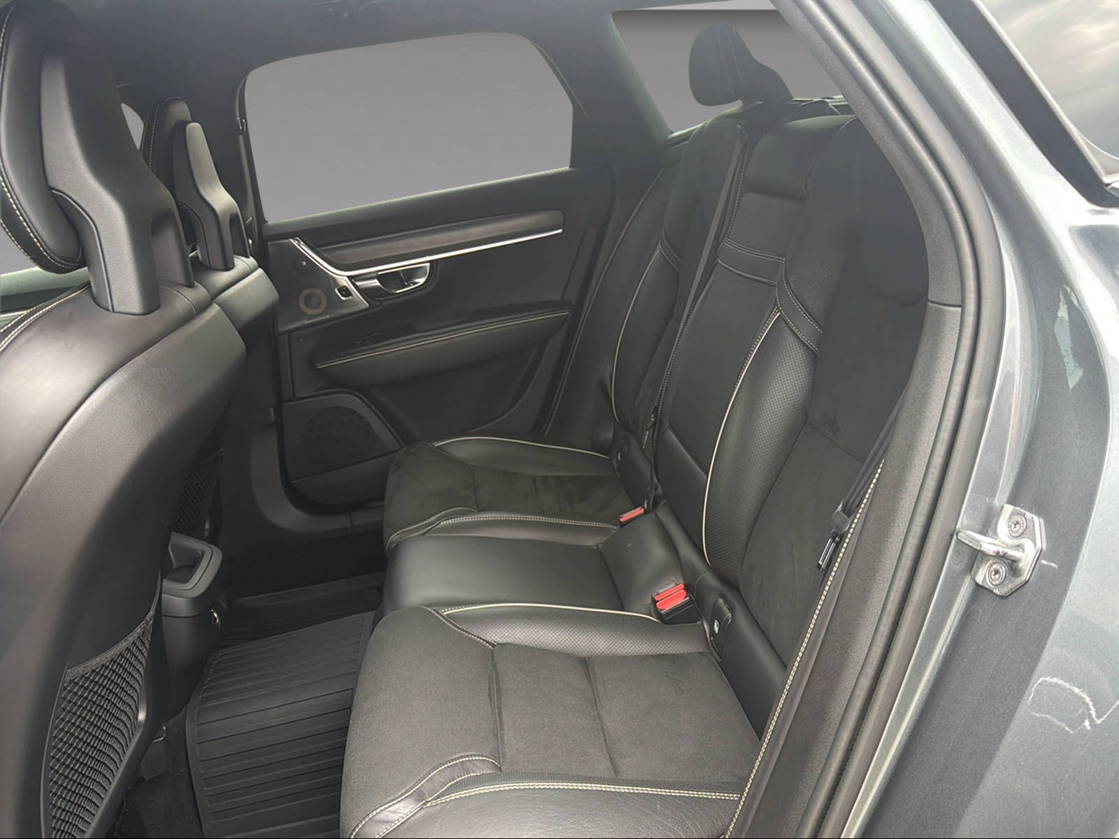 VOLVO V90 2.0 T6 R-Design AWD-image-21