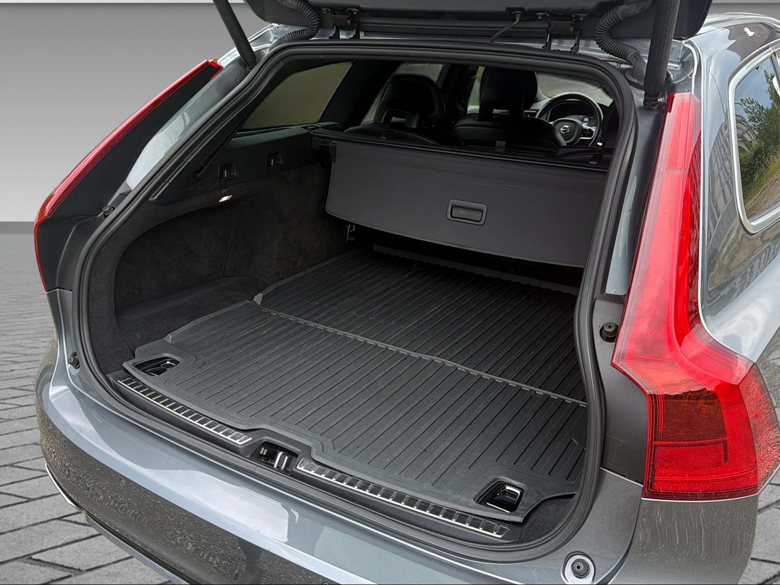 VOLVO V90 2.0 T6 R-Design AWD-image-22