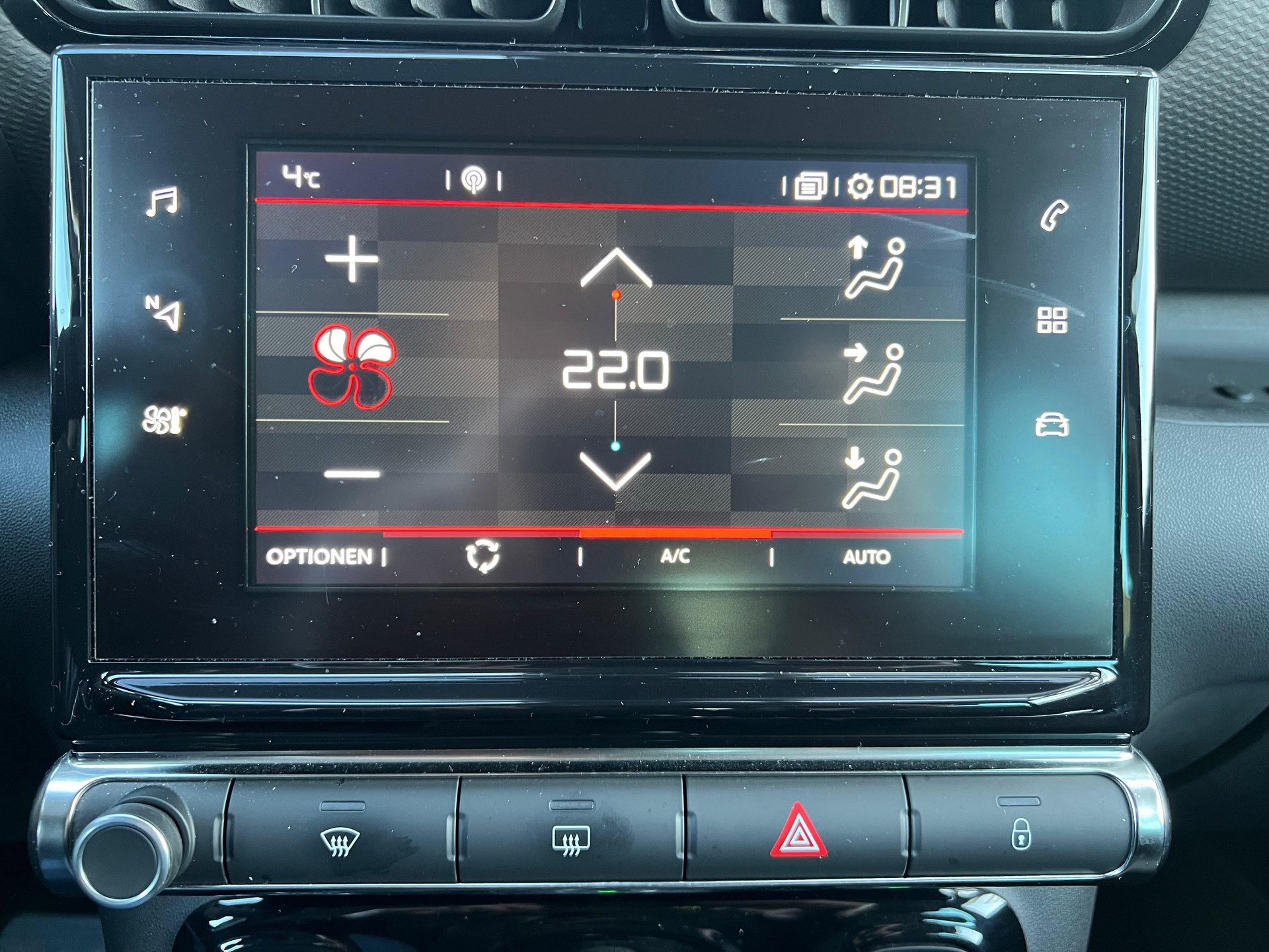 CITROEN C3 Aircross 1.2 PureTech 110 Shine-image-24