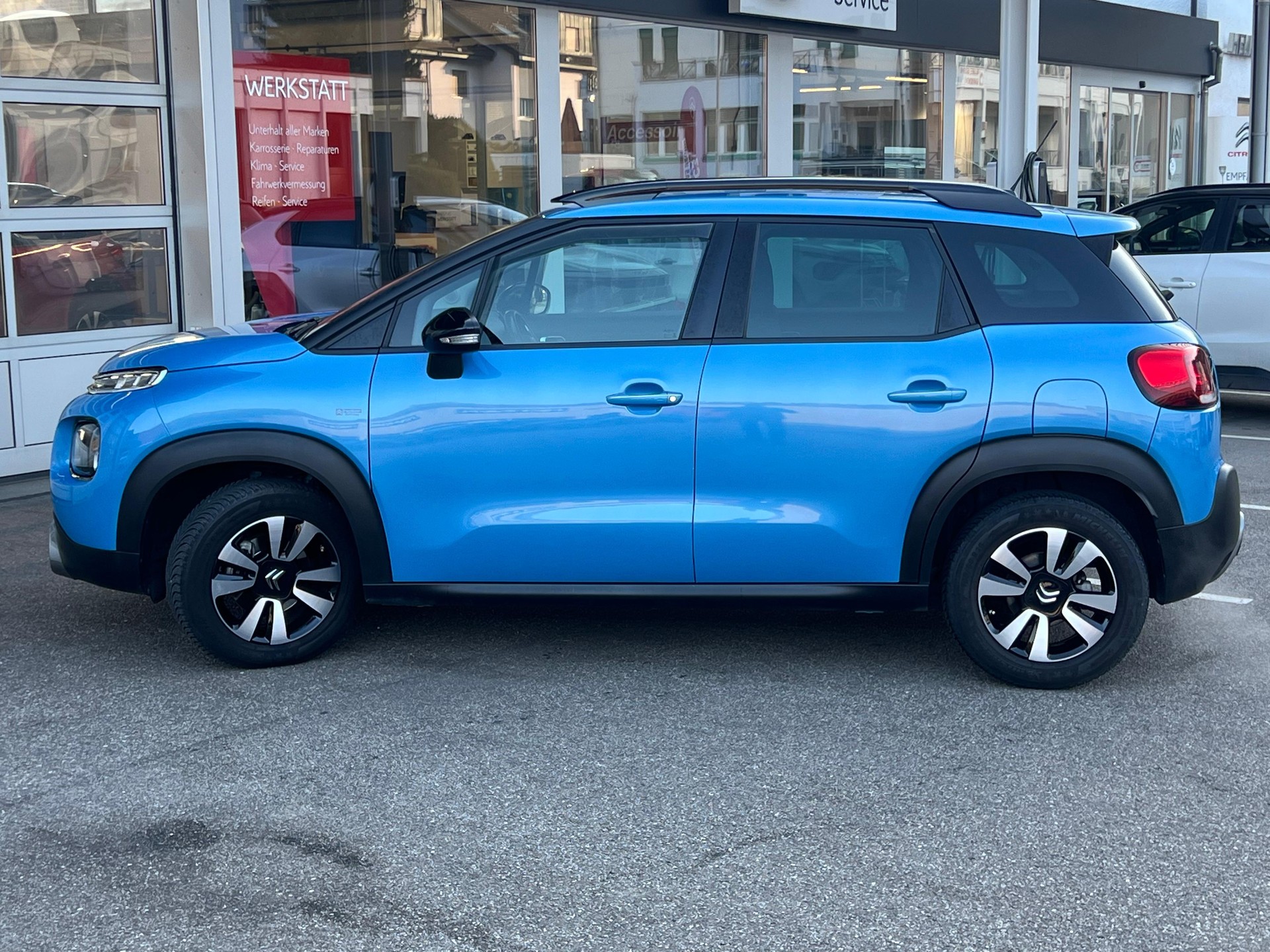CITROEN C3 Aircross 1.2 PureTech 110 Shine-image-4