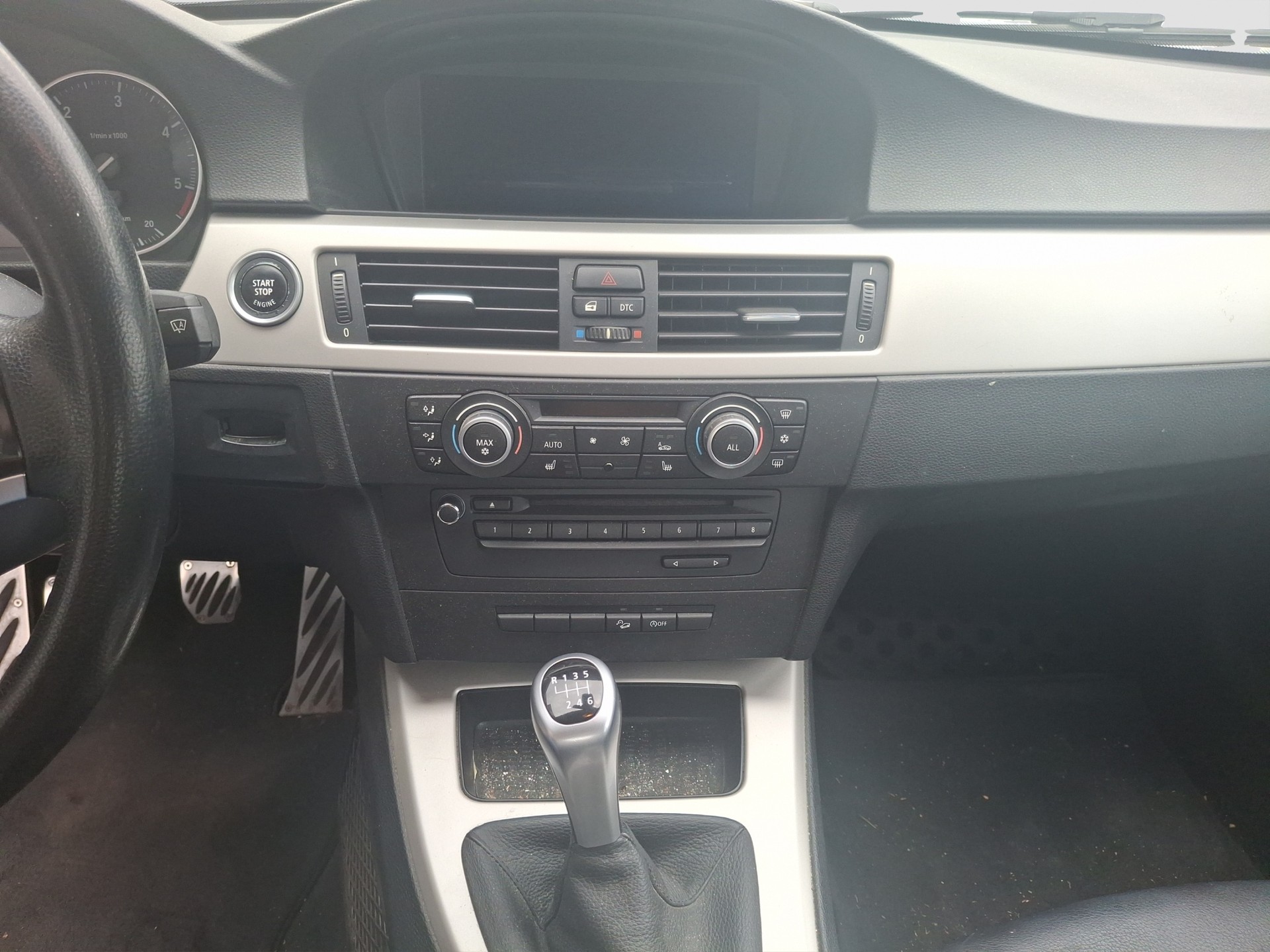 BMW 320d xDrive-image-8