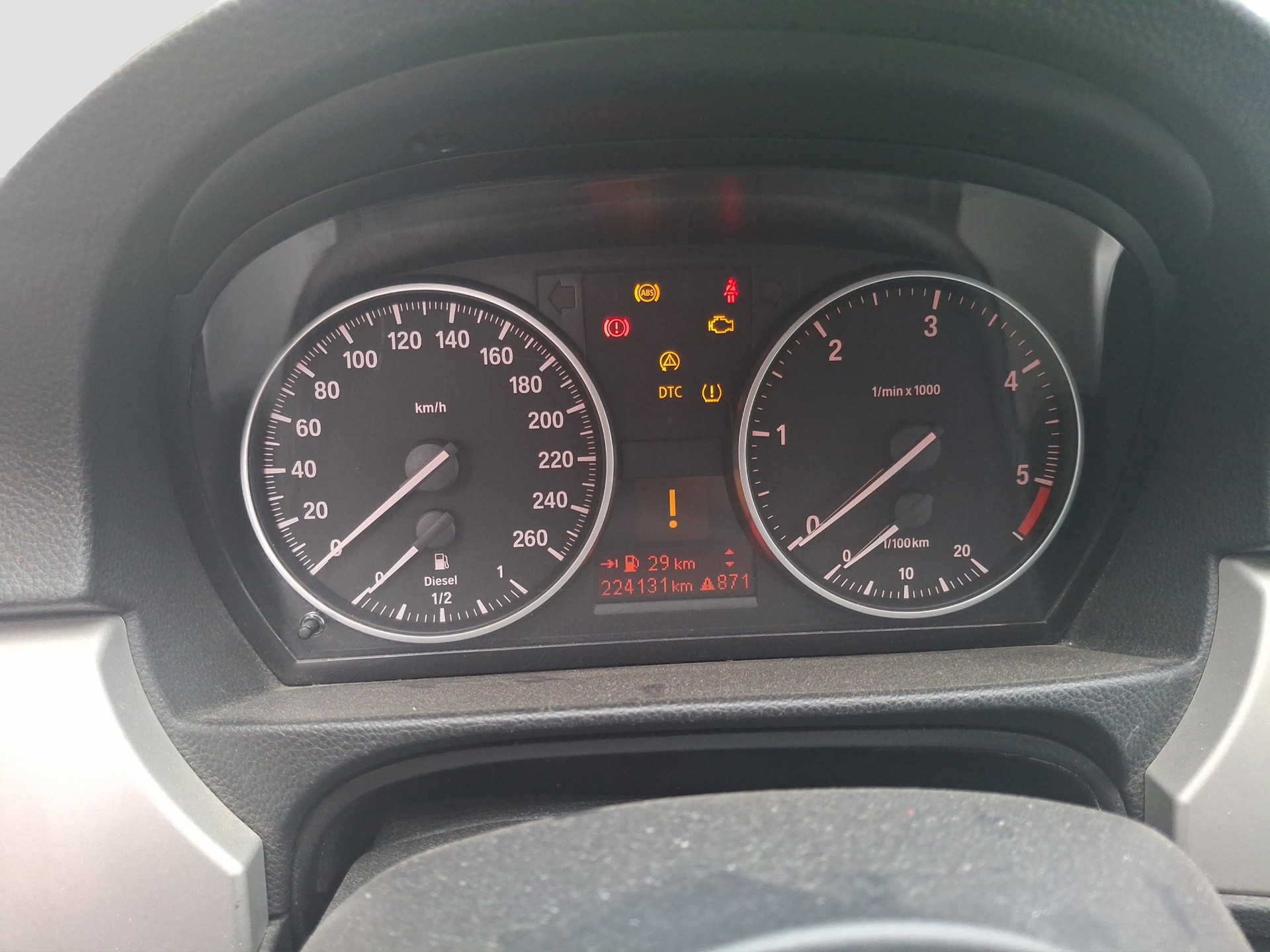 BMW 320d xDrive-image-9