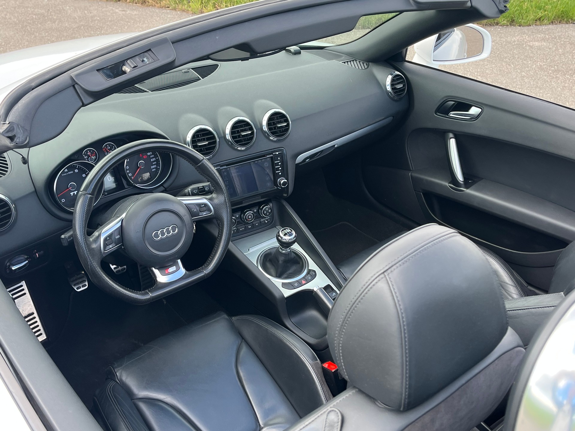 AUDI TT Roadster 1.8 TFSI-image-13