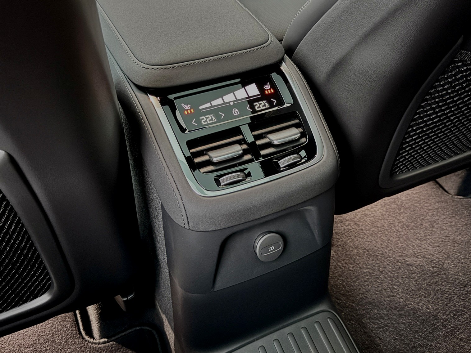 VOLVO XC90 2.0 T8 TE XCLUSIVE Edition Dark eAWD-image-18