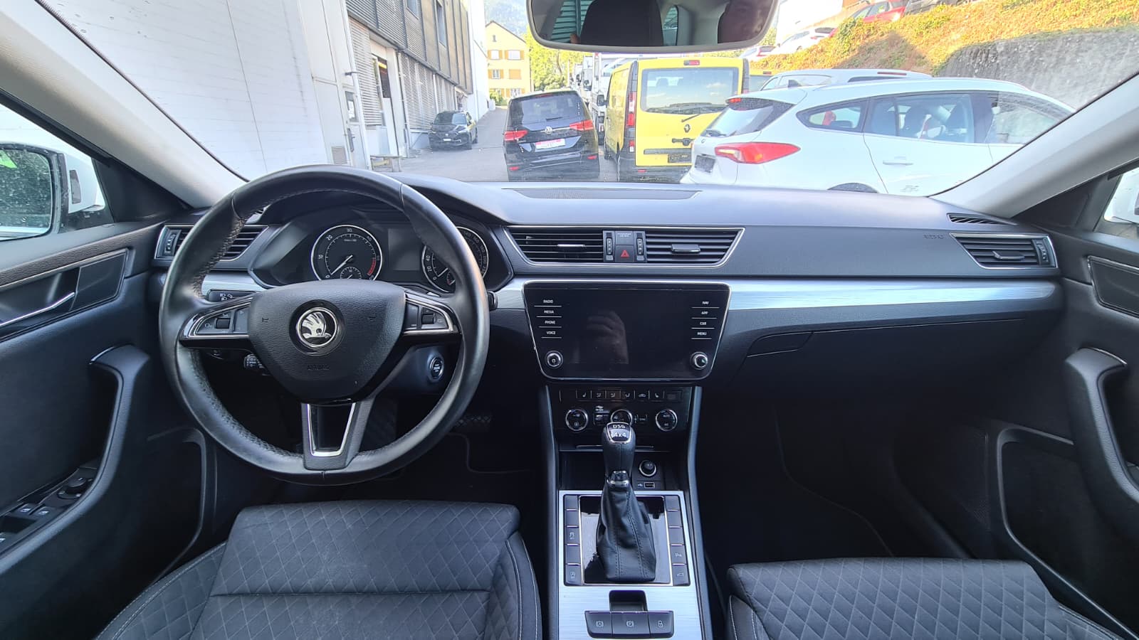 SKODA Superb Combi 2.0 TDi Ambition 4x4 DSG ** Gr-Navi ** RF-Kamera ** Abstandsregelsysteme ** Sitzheizung ** Frisch Ab MFK & Service-image-14