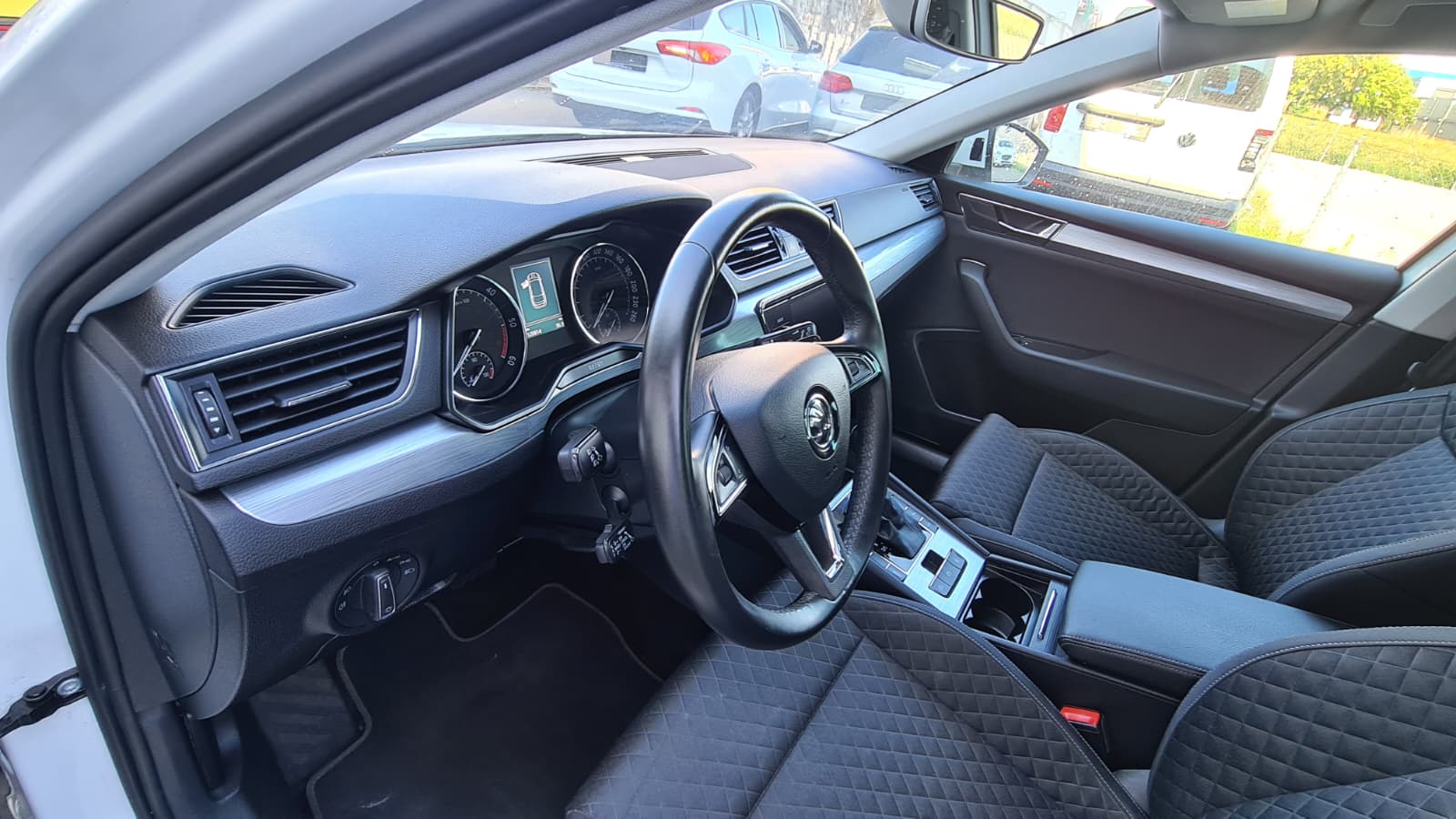 SKODA Superb Combi 2.0 TDi Ambition 4x4 DSG ** Gr-Navi ** RF-Kamera ** Abstandsregelsysteme ** Sitzheizung ** Frisch Ab MFK & Service-image-15