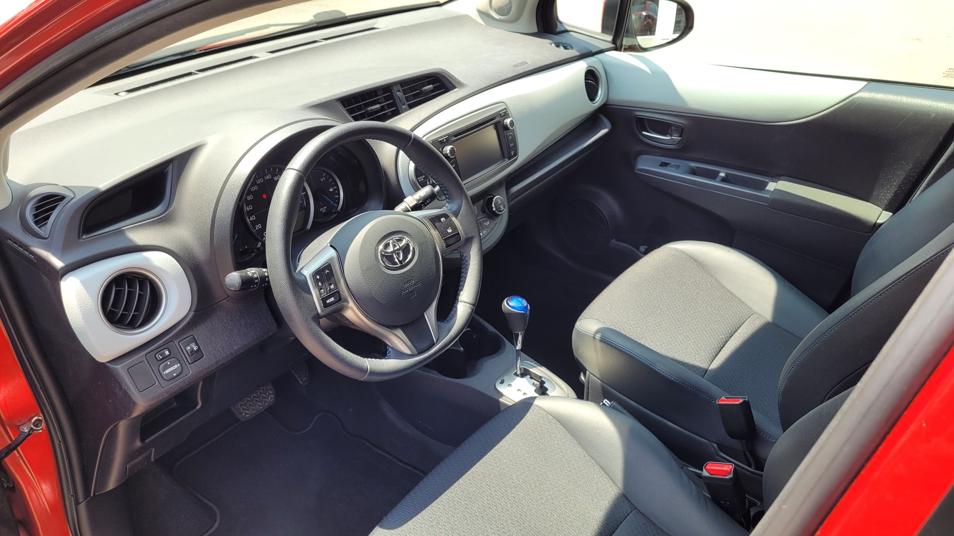 TOYOTA Yaris 1.5 VVT-i Hybrid Sol CVT-image-5