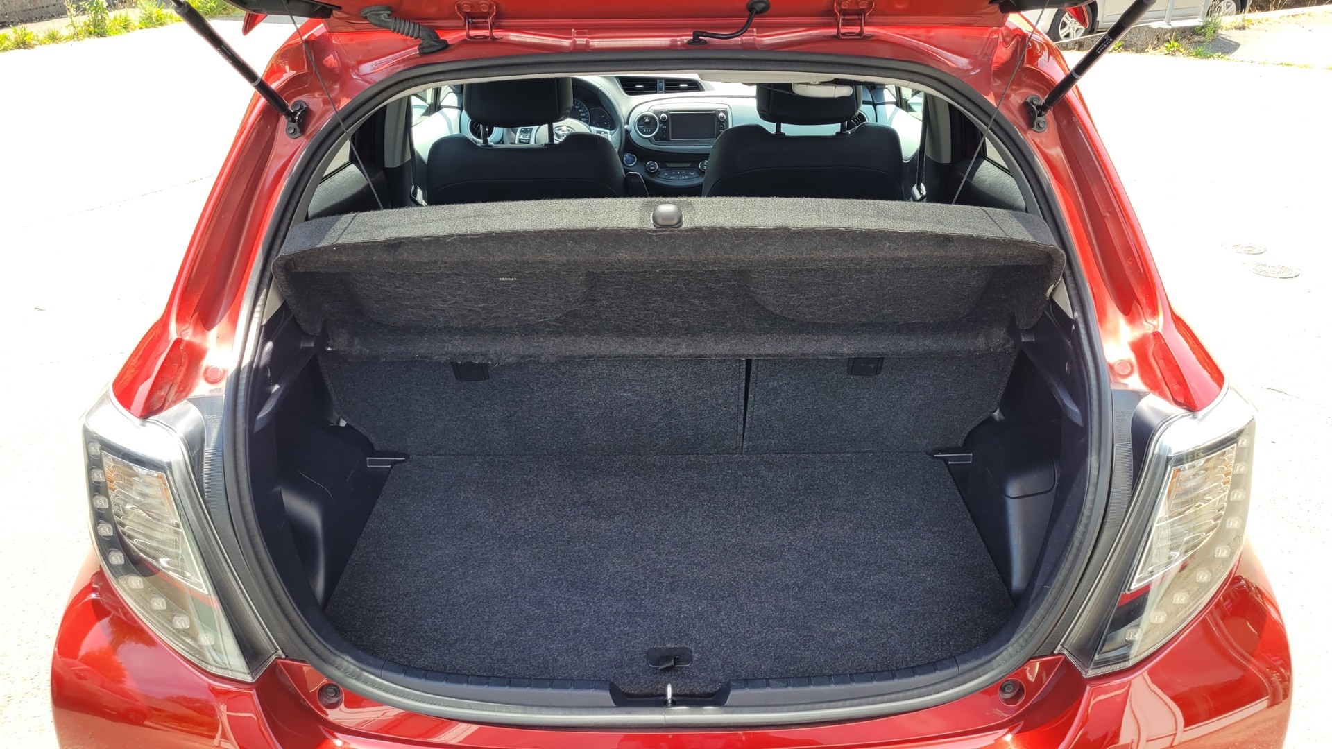 TOYOTA Yaris 1.5 VVT-i Hybrid Sol CVT-image-11