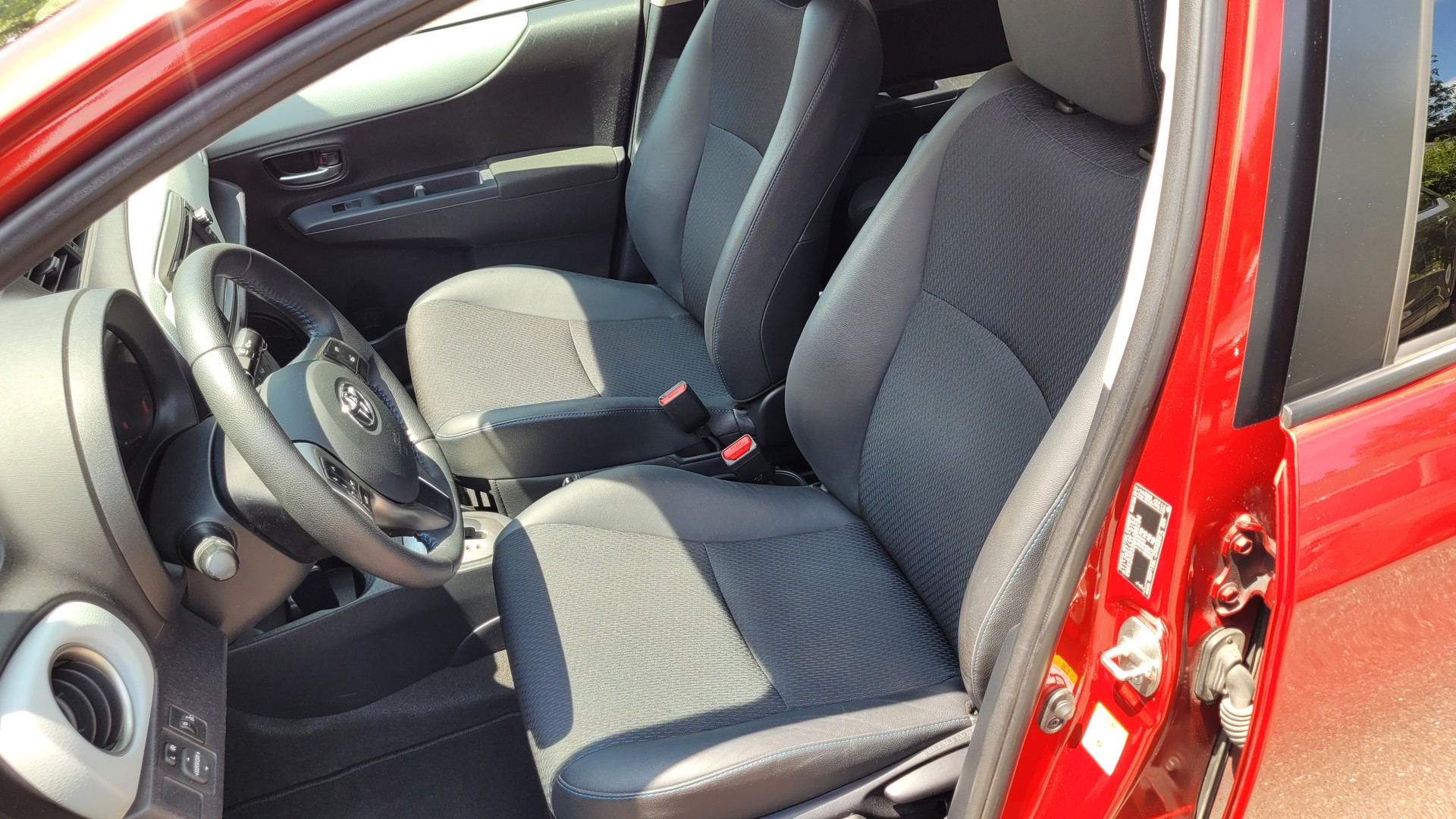 TOYOTA Yaris 1.5 VVT-i Hybrid Sol CVT-image-9