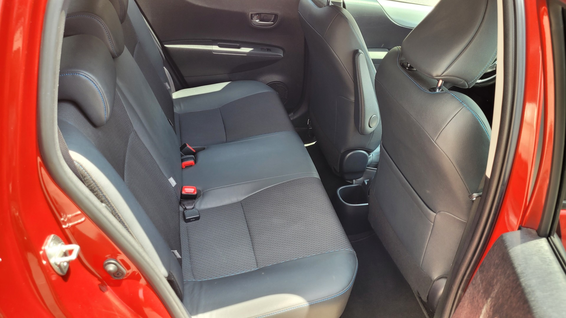 TOYOTA Yaris 1.5 VVT-i Hybrid Sol CVT-image-15