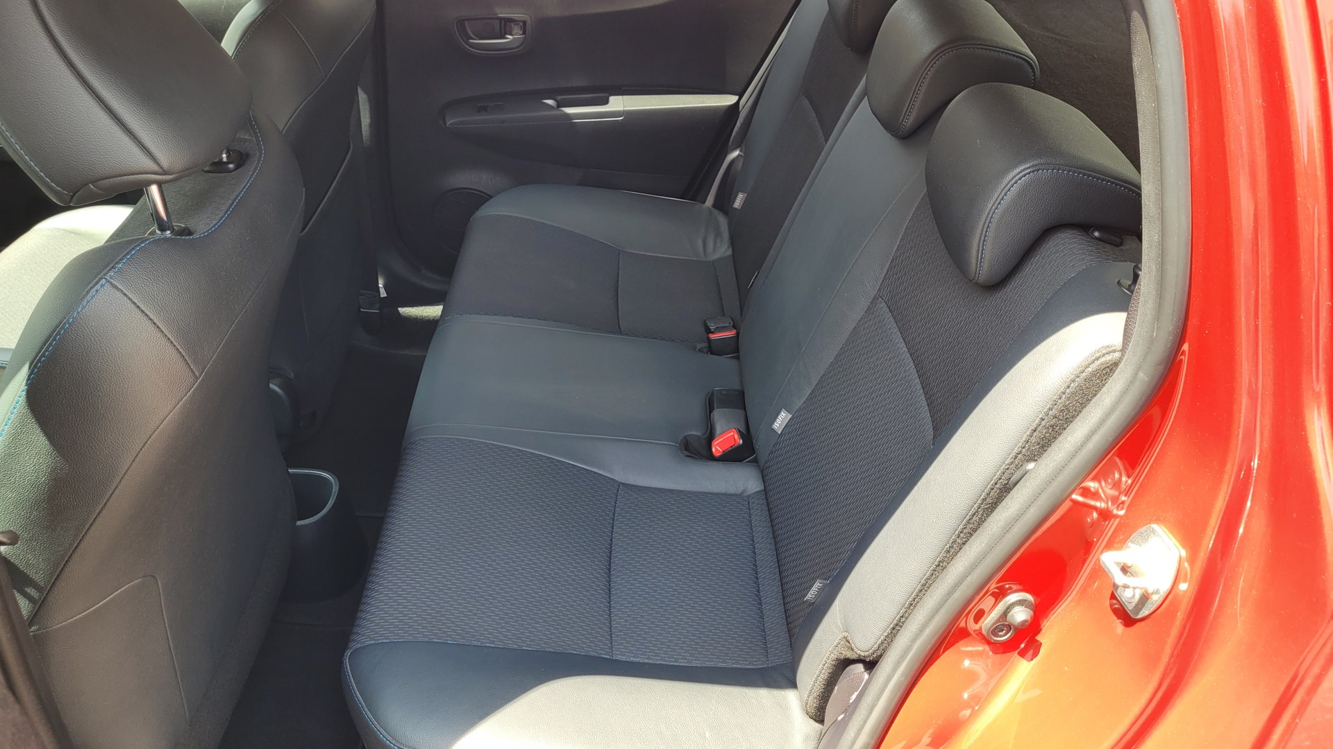 TOYOTA Yaris 1.5 VVT-i Hybrid Sol CVT-image-10