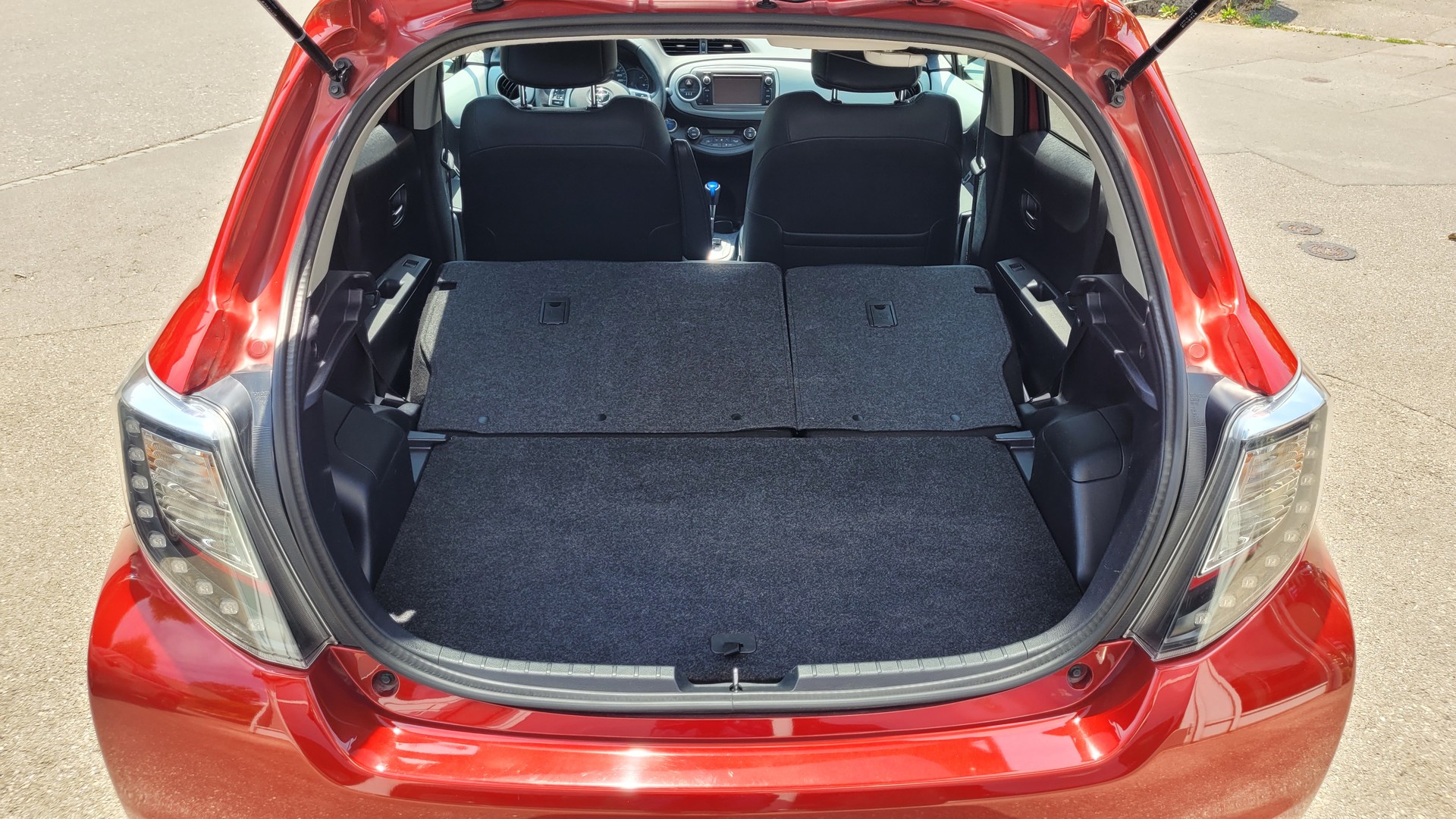 TOYOTA Yaris 1.5 VVT-i Hybrid Sol CVT-image-13