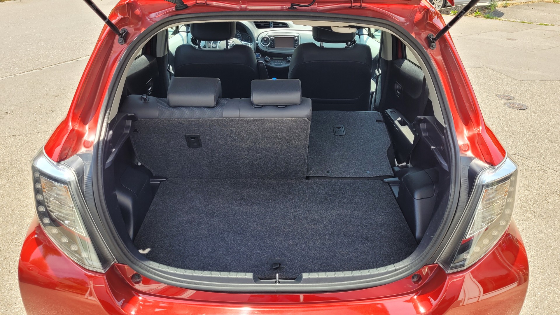 TOYOTA Yaris 1.5 VVT-i Hybrid Sol CVT-image-12