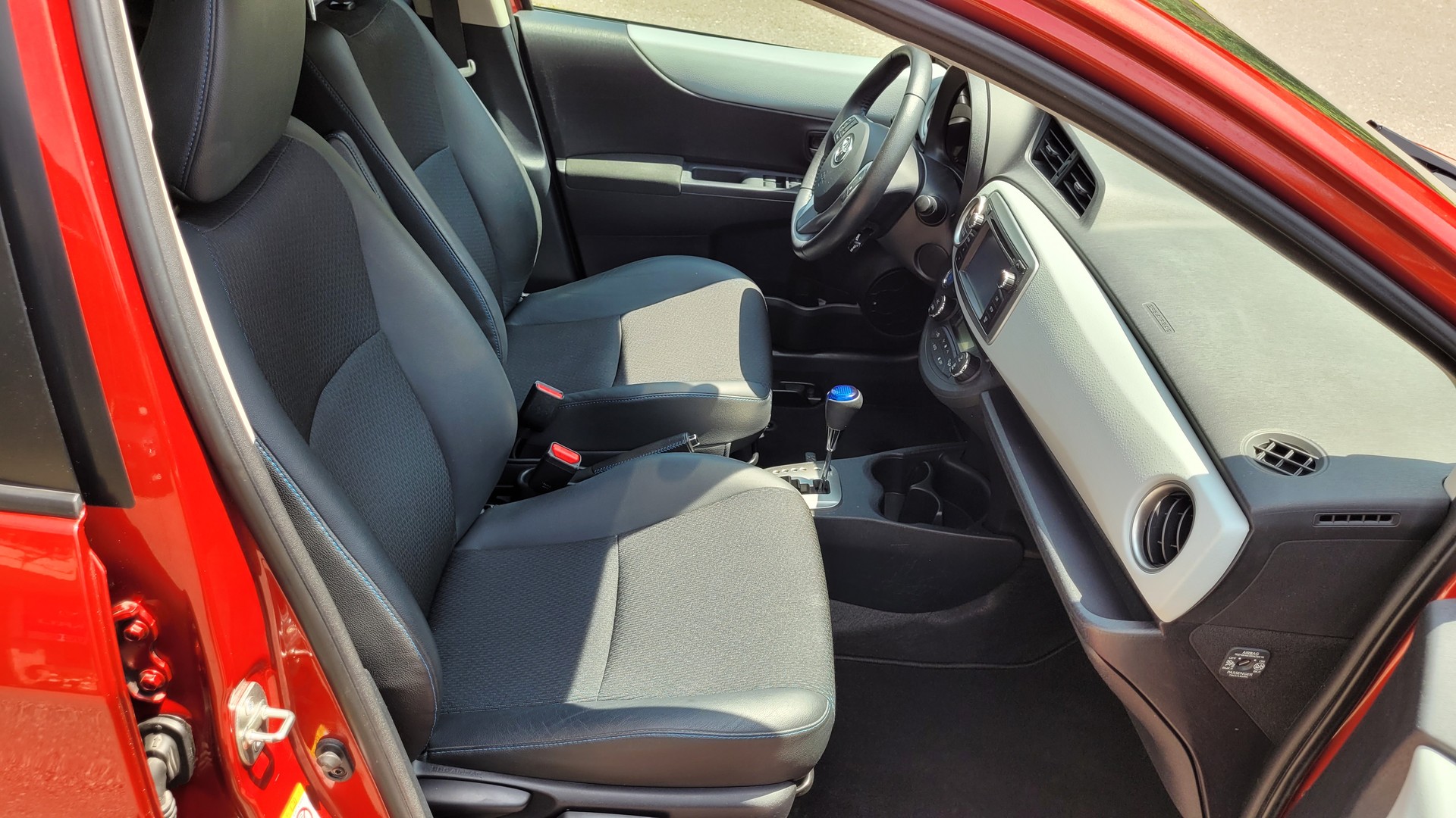 TOYOTA Yaris 1.5 VVT-i Hybrid Sol CVT-image-16