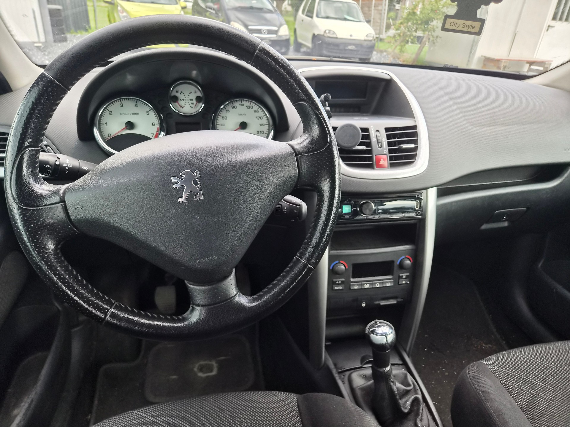 PEUGEOT 207 1.6 16V XT-image-11