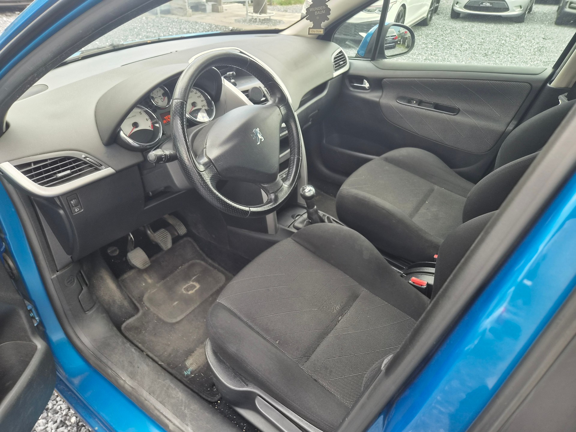 PEUGEOT 207 1.6 16V XT-image-10