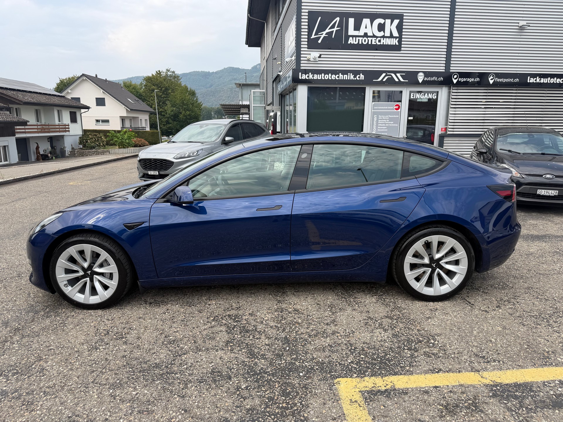 TESLA Model 3 Long Range Dual Motor AWD-image-10
