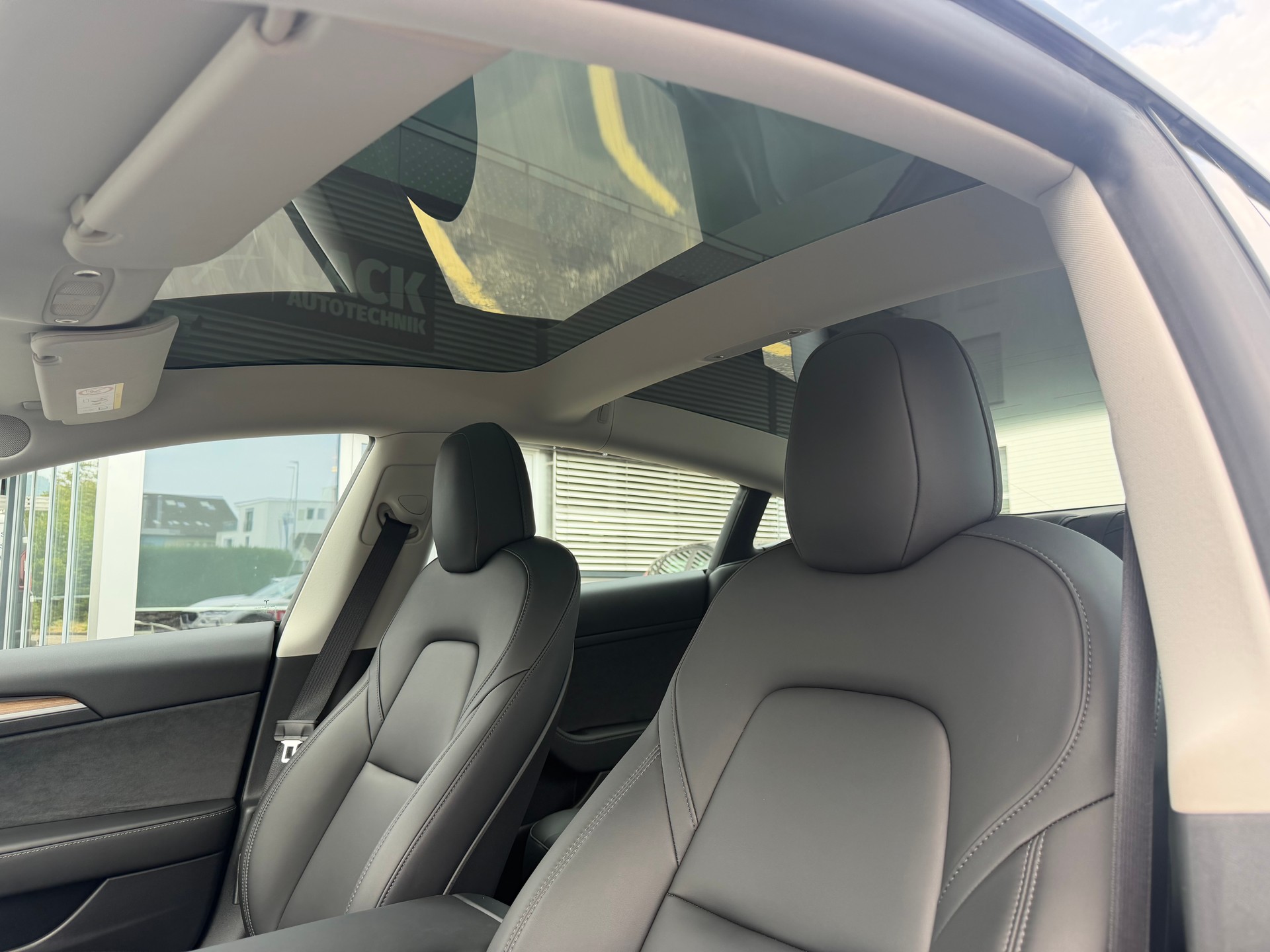 TESLA Model 3 Long Range Dual Motor AWD-image-13