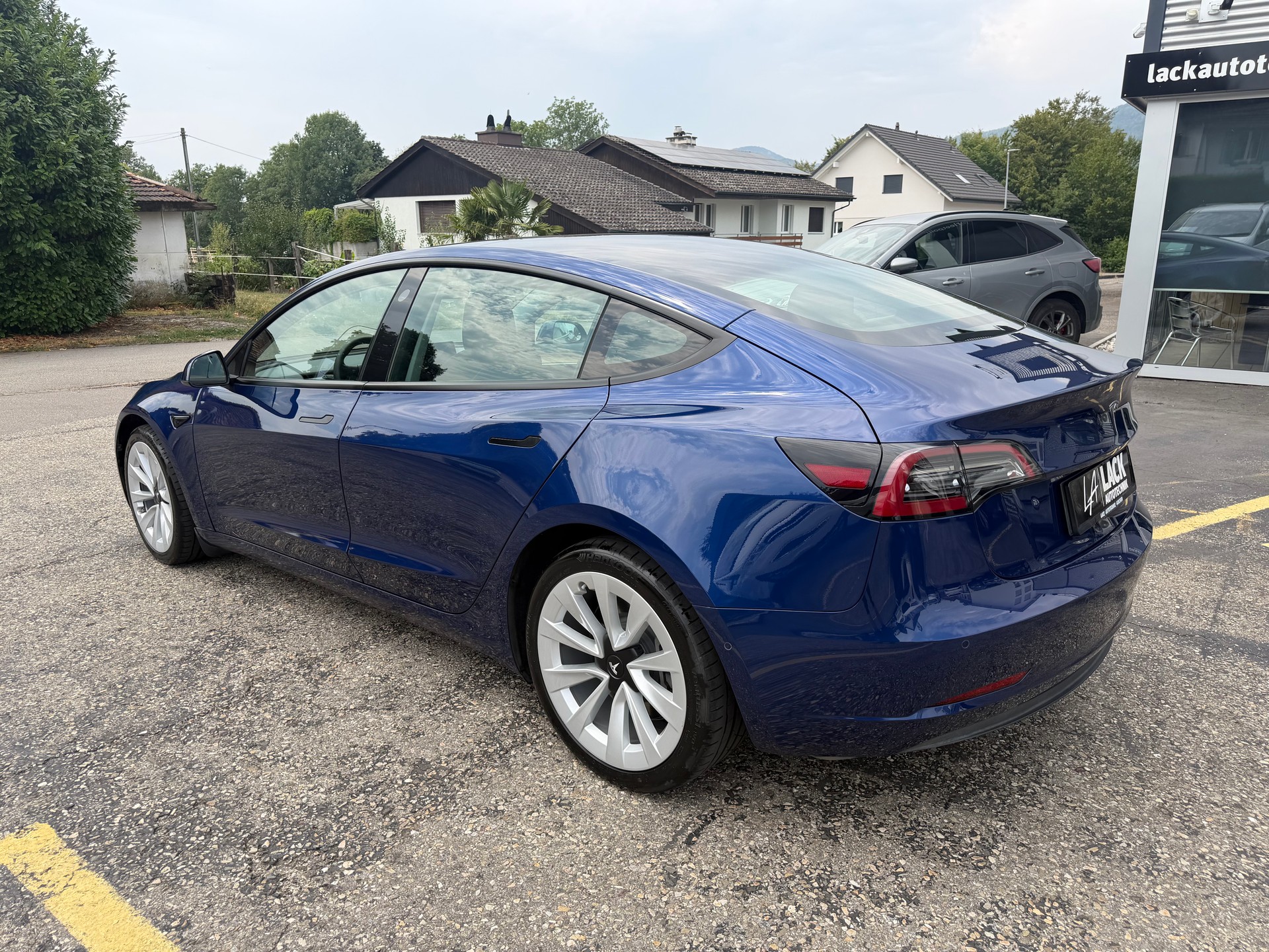 TESLA Model 3 Long Range Dual Motor AWD-image-9