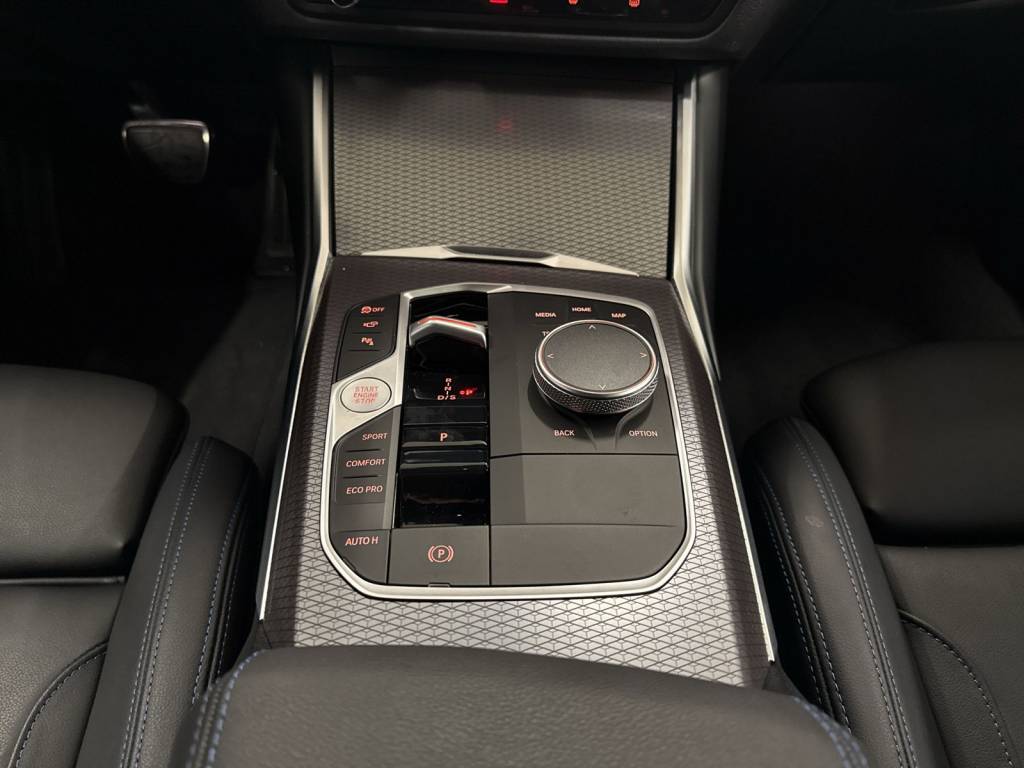 BMW 320d xDrive 48V Touring Steptronic M Sport-image-13