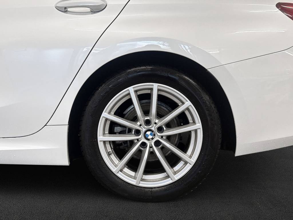 BMW 320d xDrive 48V Touring Steptronic M Sport-image-9