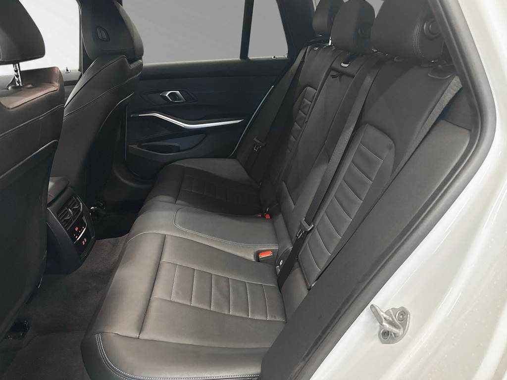 BMW 320d xDrive 48V Touring Steptronic M Sport-image-7
