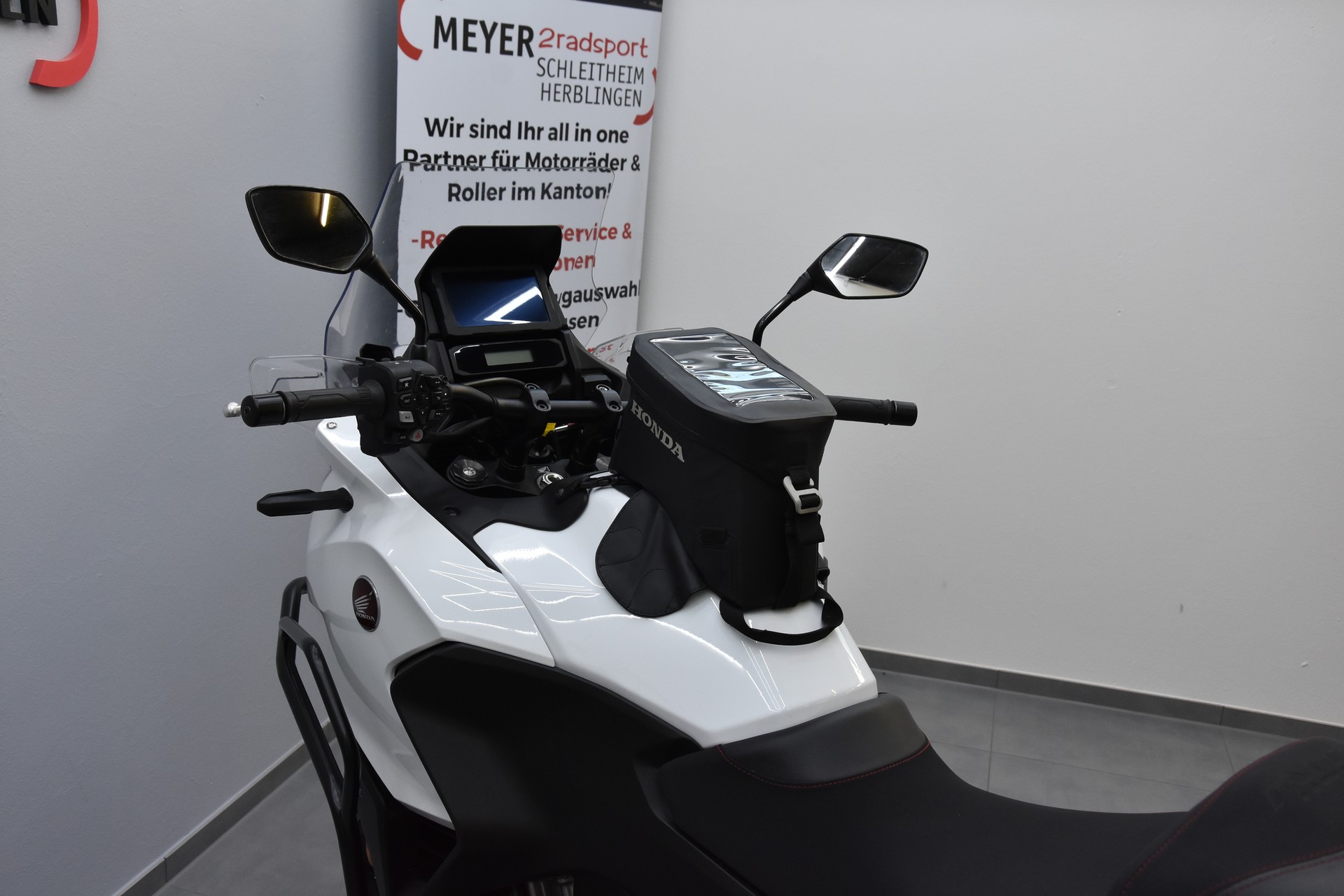 HONDA NT 1100-showroom-element-3