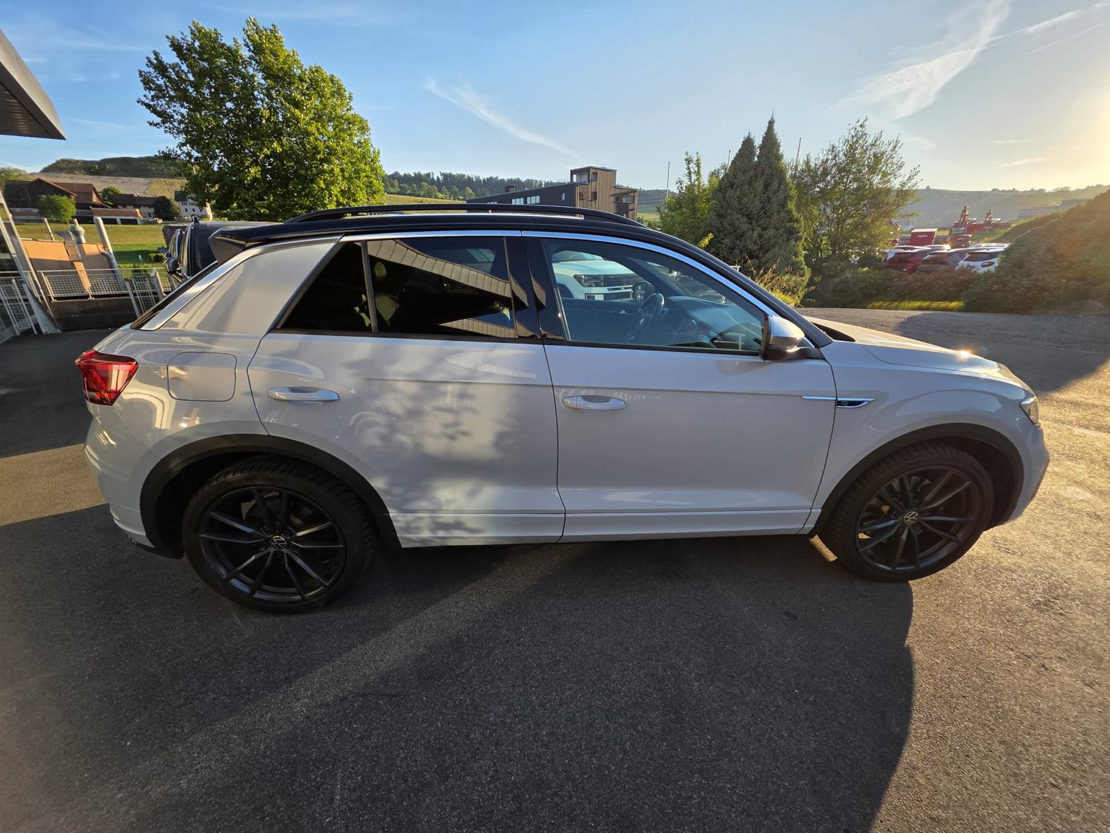 VW T-Roc 2.0 TSI R DSG 4Motion-image-4