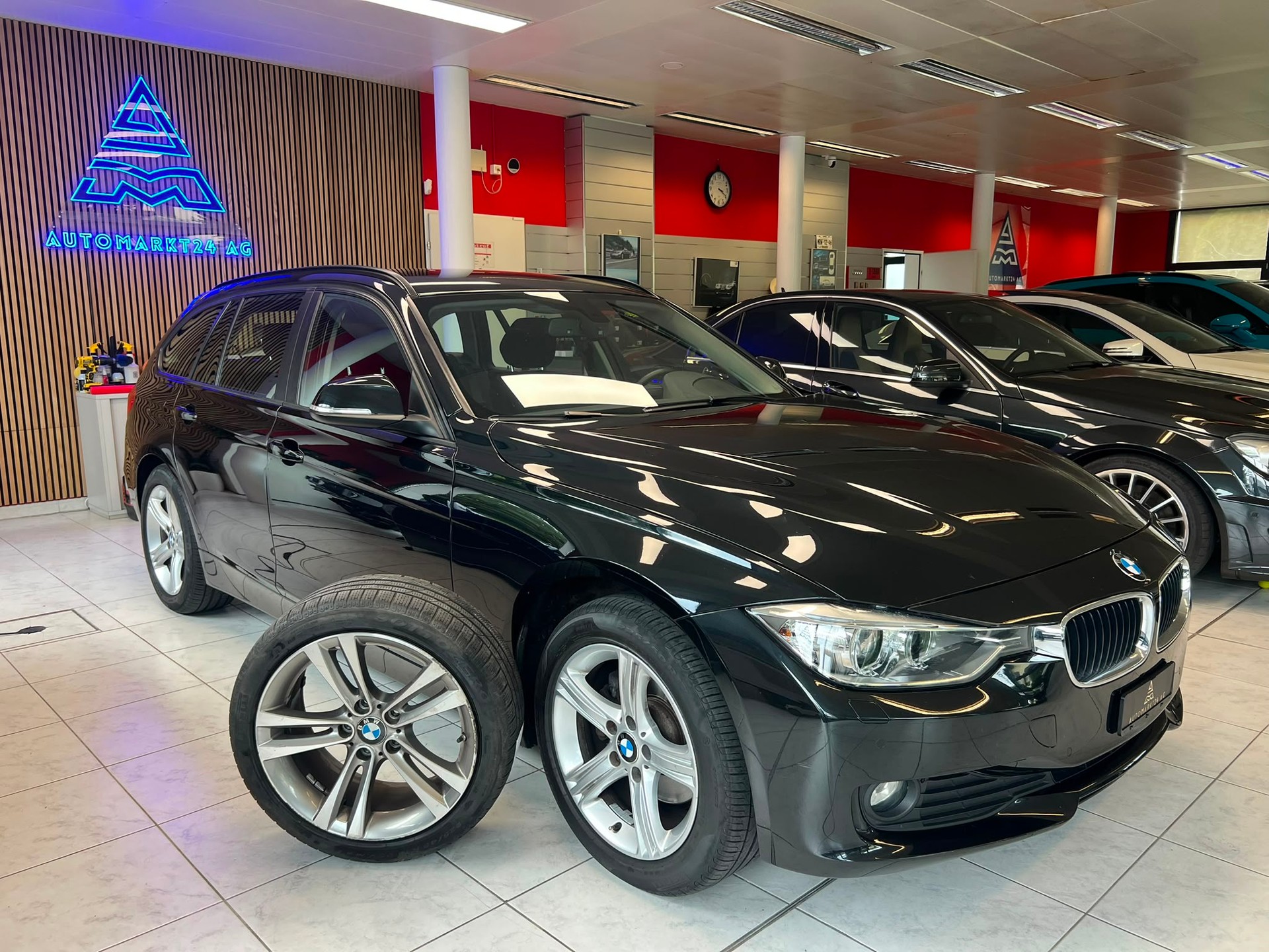 BMW 320d xDrive Touring-image-0
