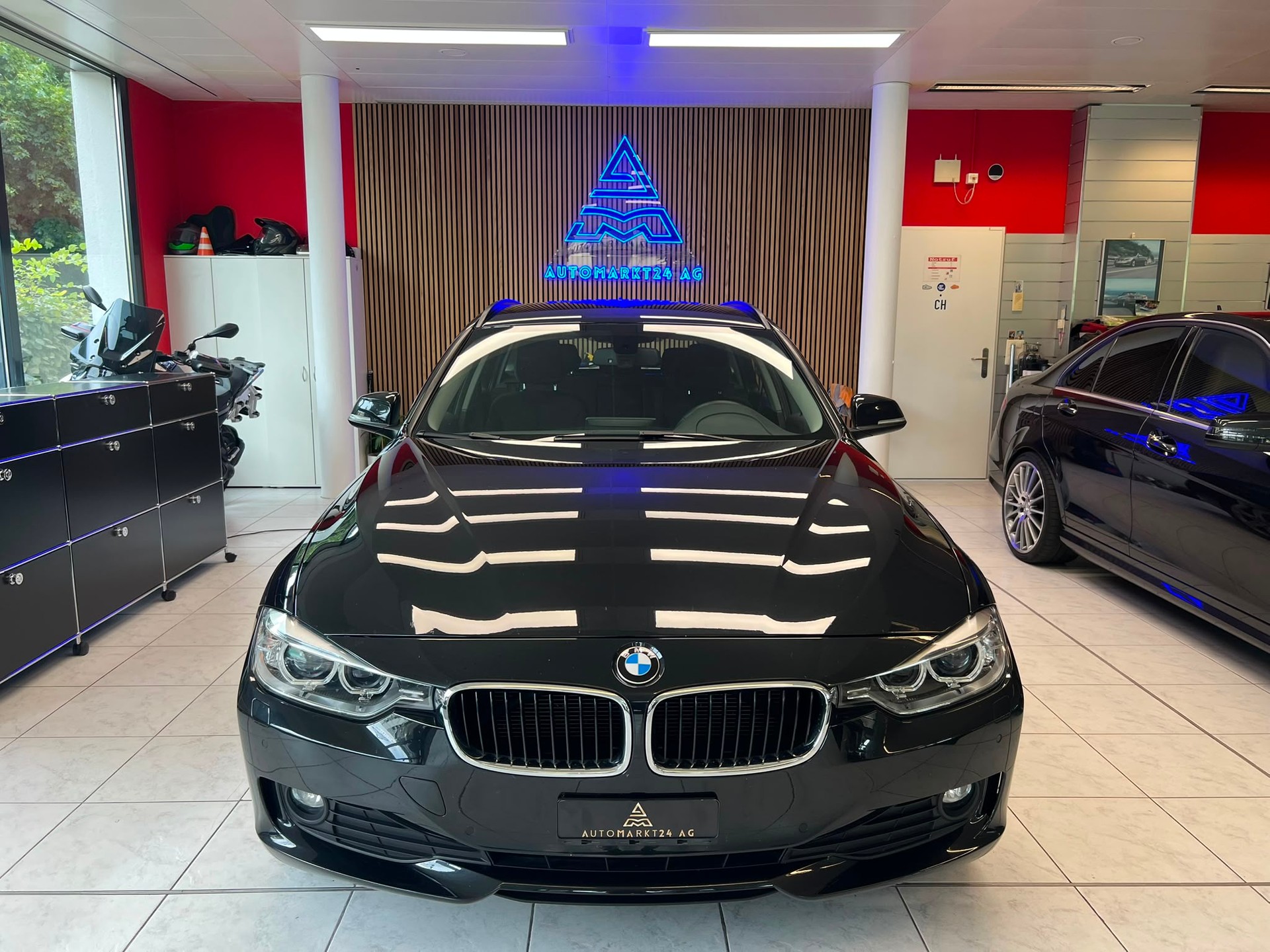 BMW 320d xDrive Touring-image-1