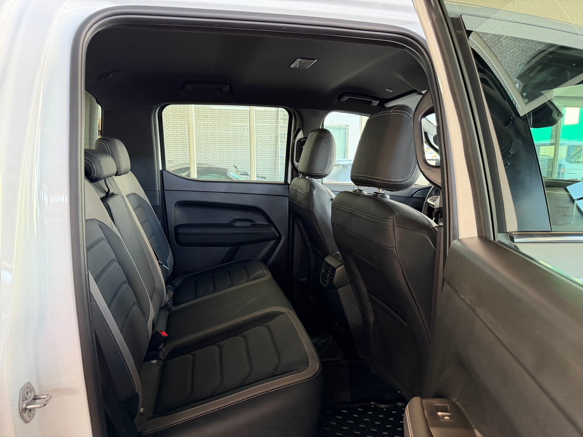 VW Amarok 3.0TDI Aventura Winter 1 3.0 V6 TDI 4X4 241 PS ( AHK3500KG)-image-12