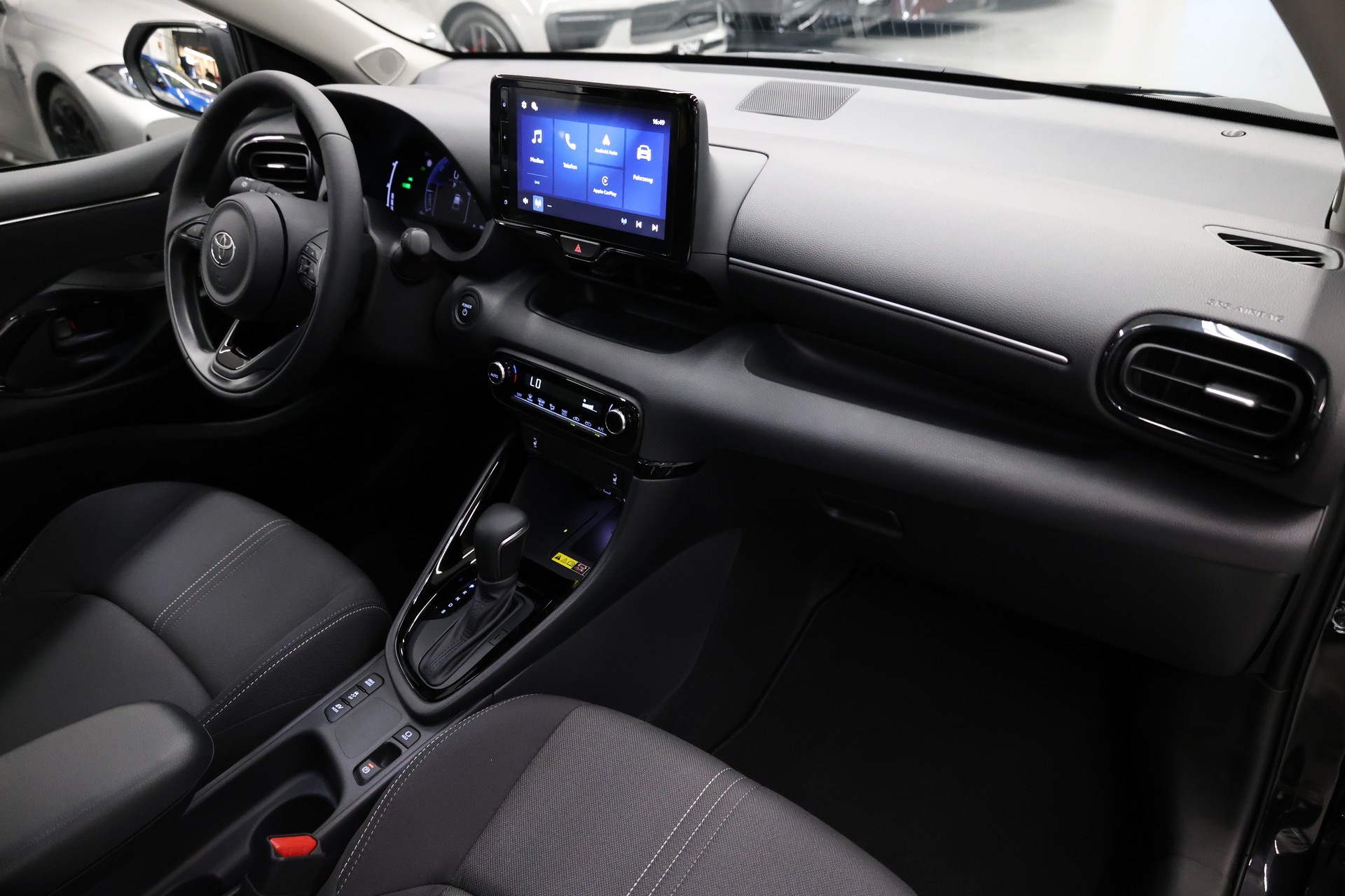 TOYOTA Yaris 1.5 VVT-i HSD Teamplayer-image-19
