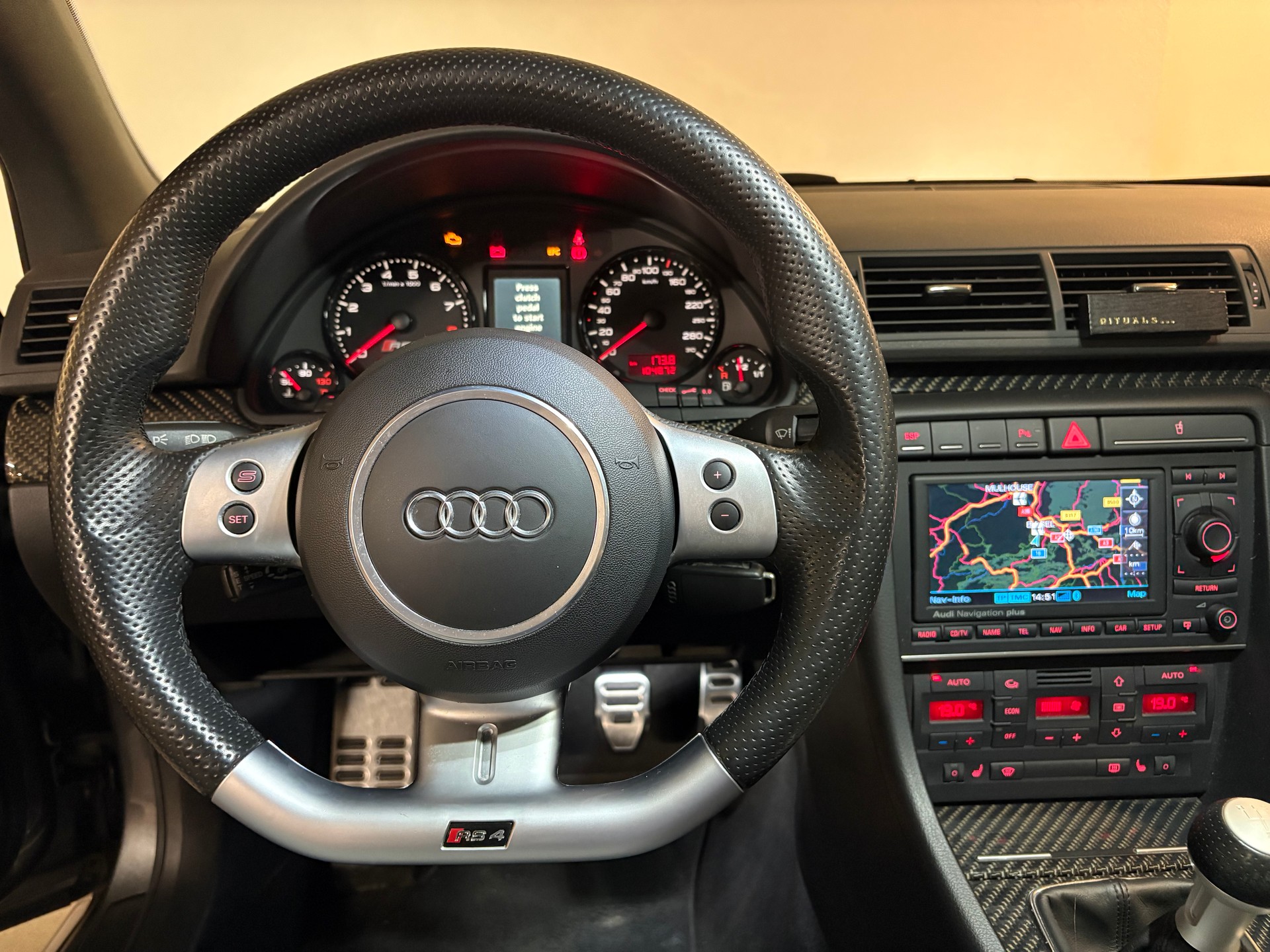 AUDI 4.2 V8 quattro-image-3
