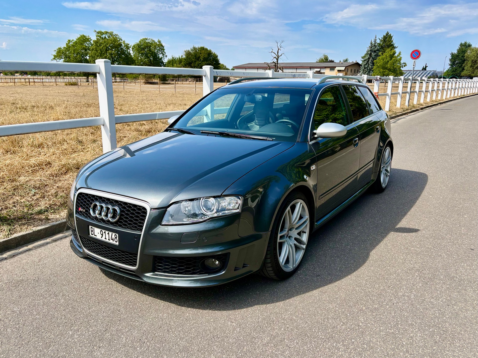 AUDI 4.2 V8 quattro-image-0