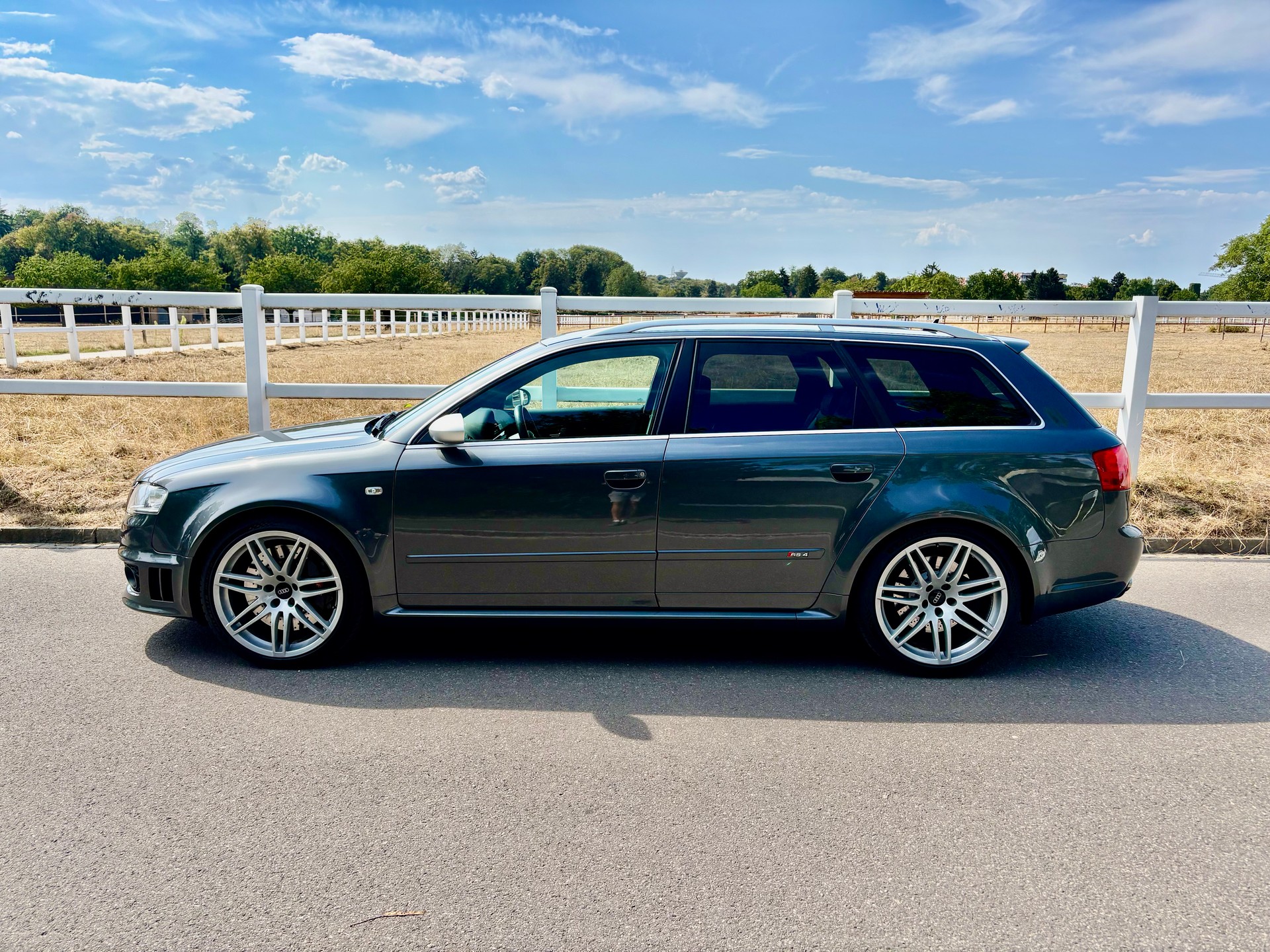 AUDI 4.2 V8 quattro-image-2