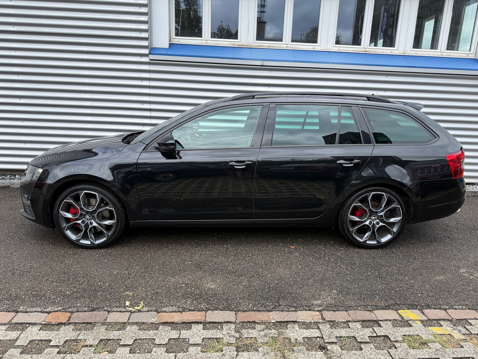 SKODA Octavia Combi 2.0 TDI RS DSG-image-2