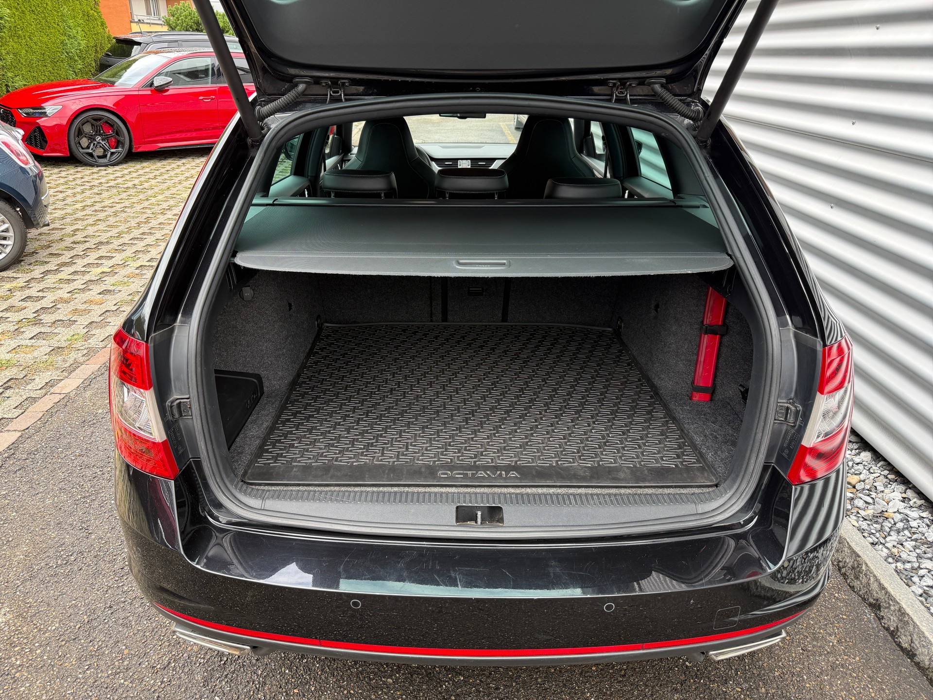 SKODA Octavia Combi 2.0 TDI RS DSG-image-8